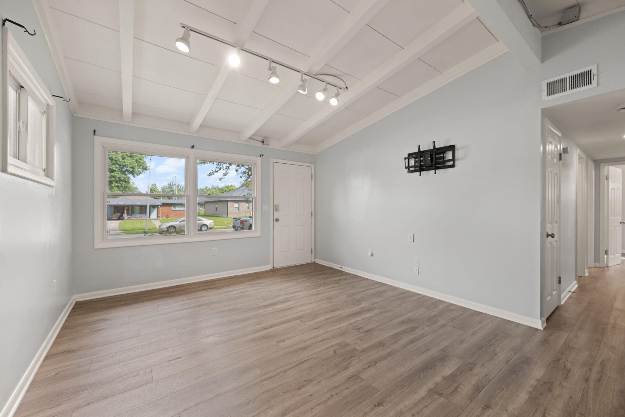 1568 Heron Lane Property Photo 10