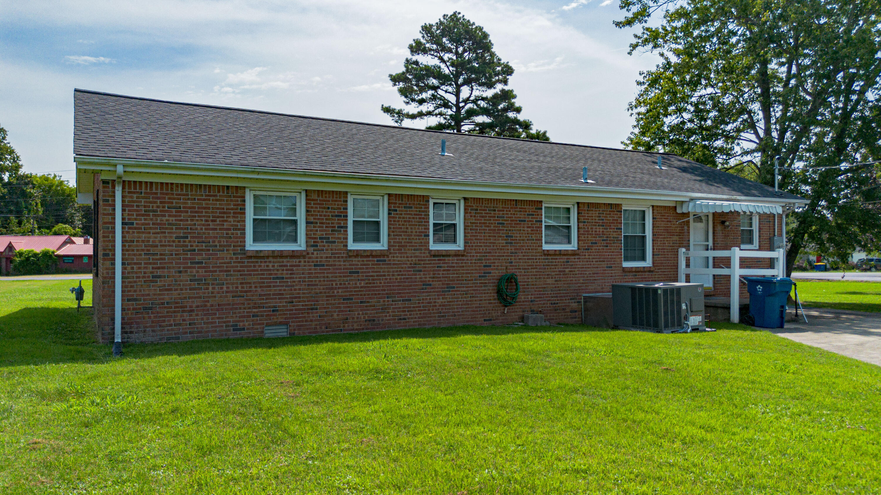 3725 Old Mayfield Road Property Photo 4