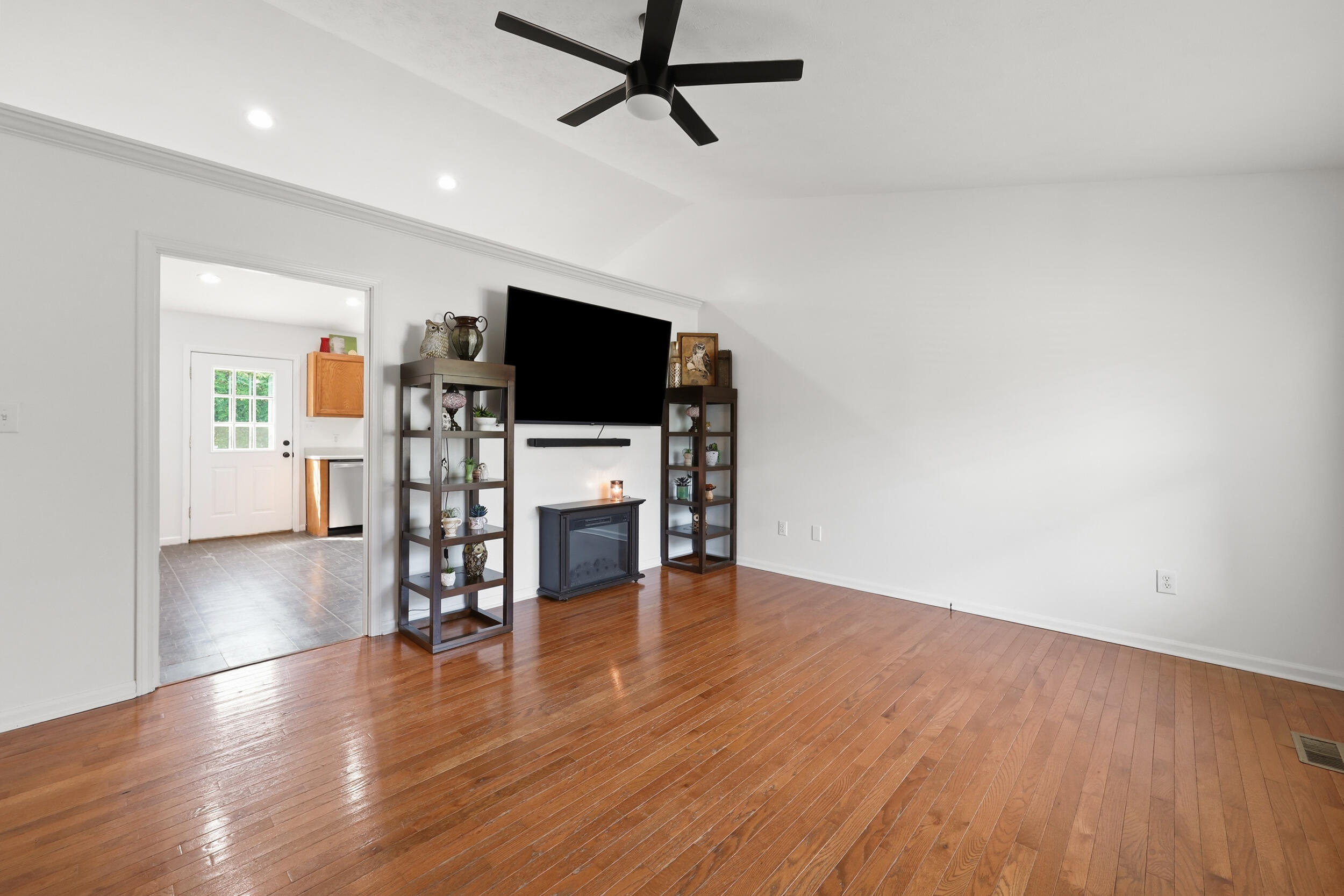 527 Hidden Hills Way Property Photo 3