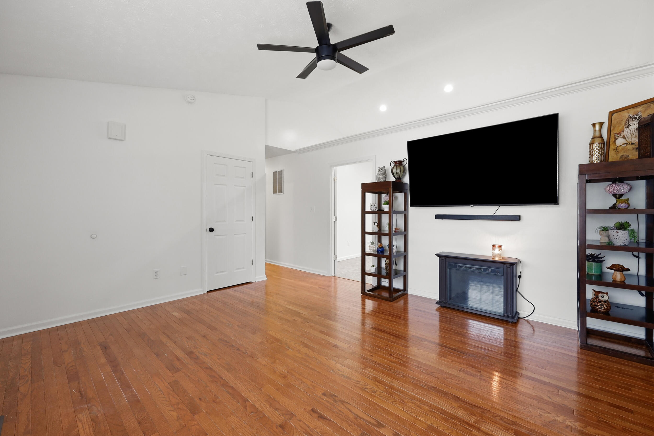 527 Hidden Hills Way Property Photo 5