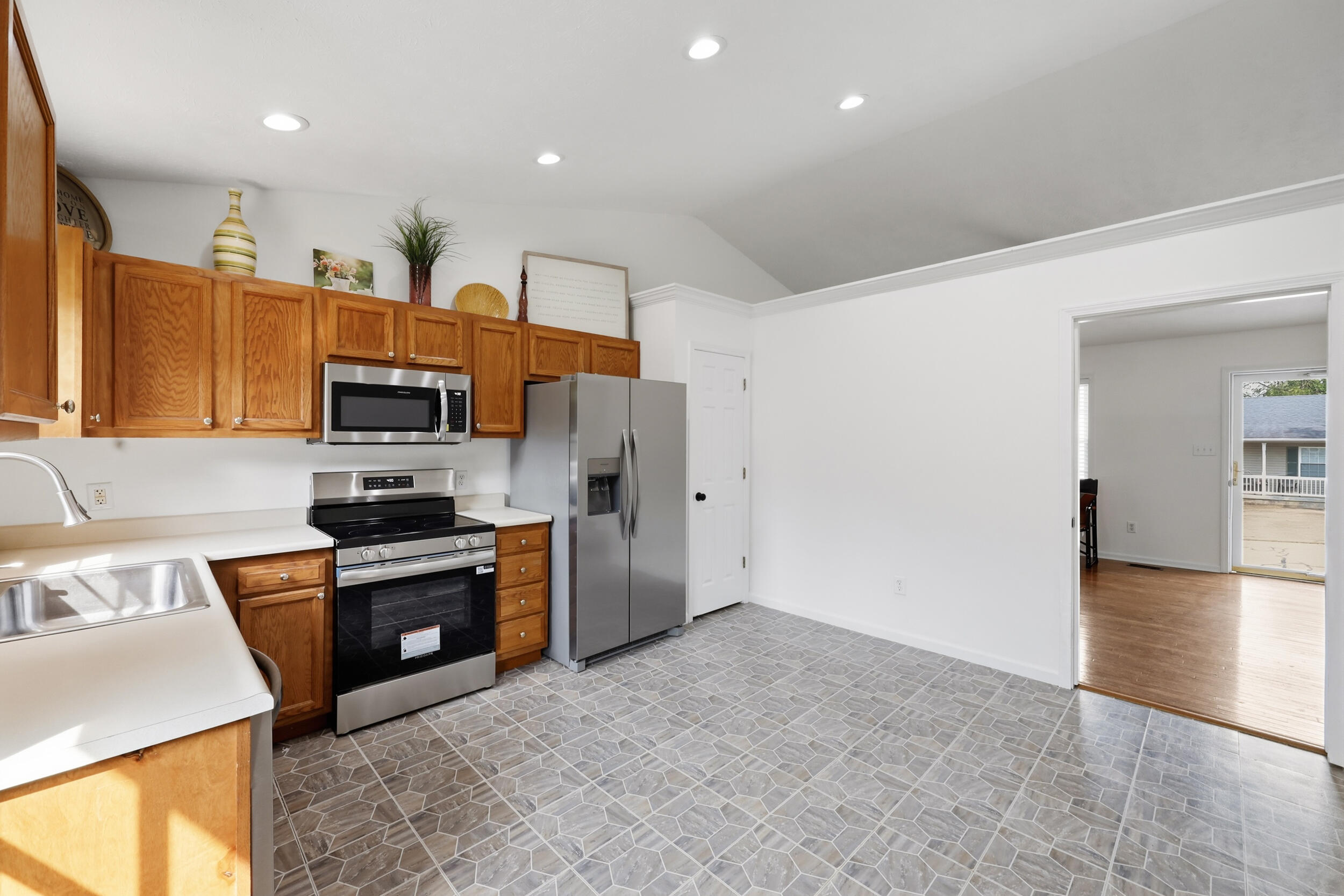 527 Hidden Hills Way Property Photo 8