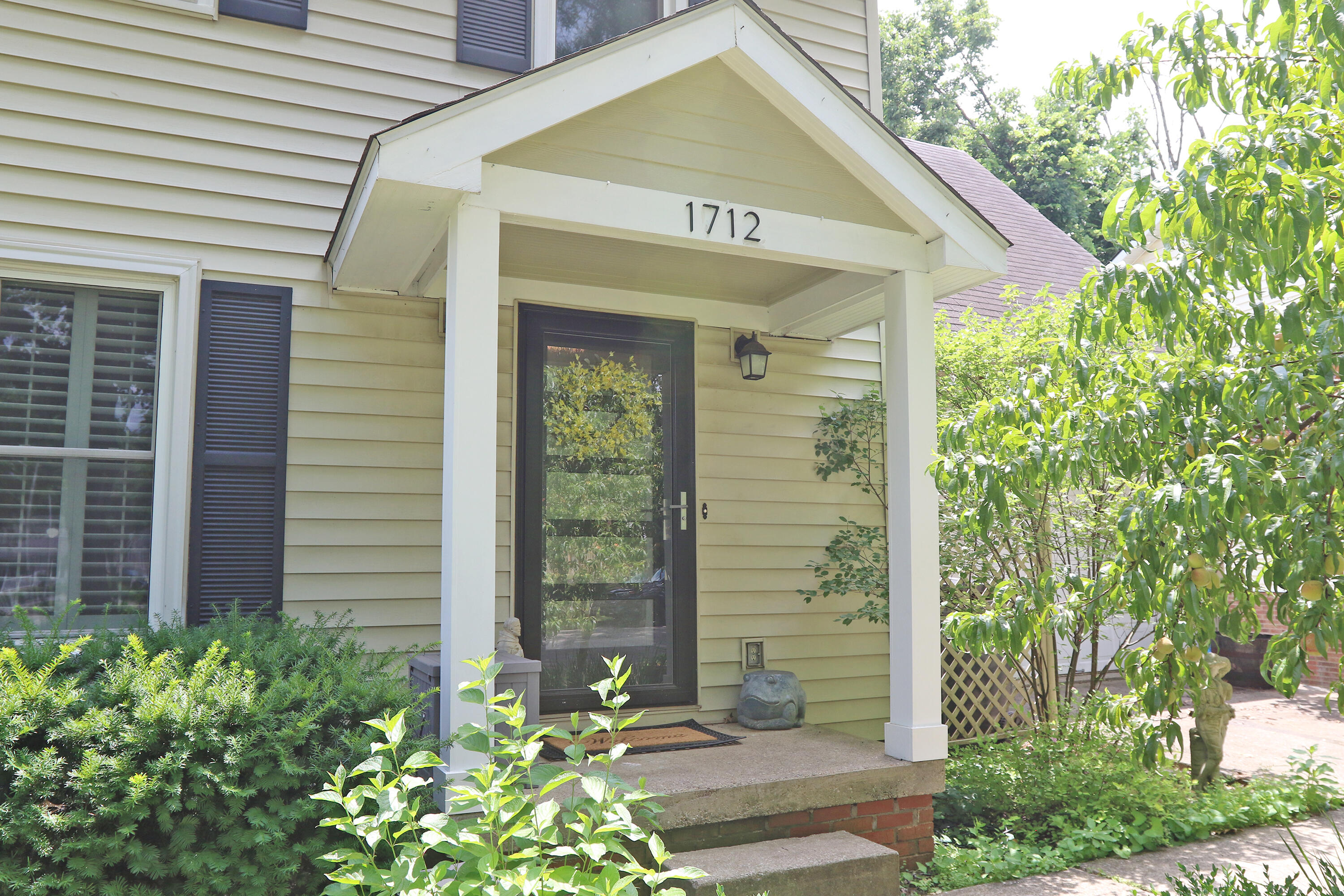 1712 Brook Park Drive Property Photo 4