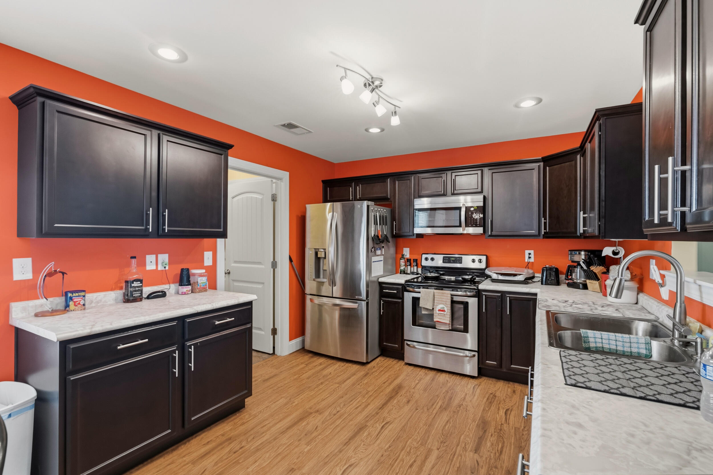 604 Fairfax Lane Property Photo 4