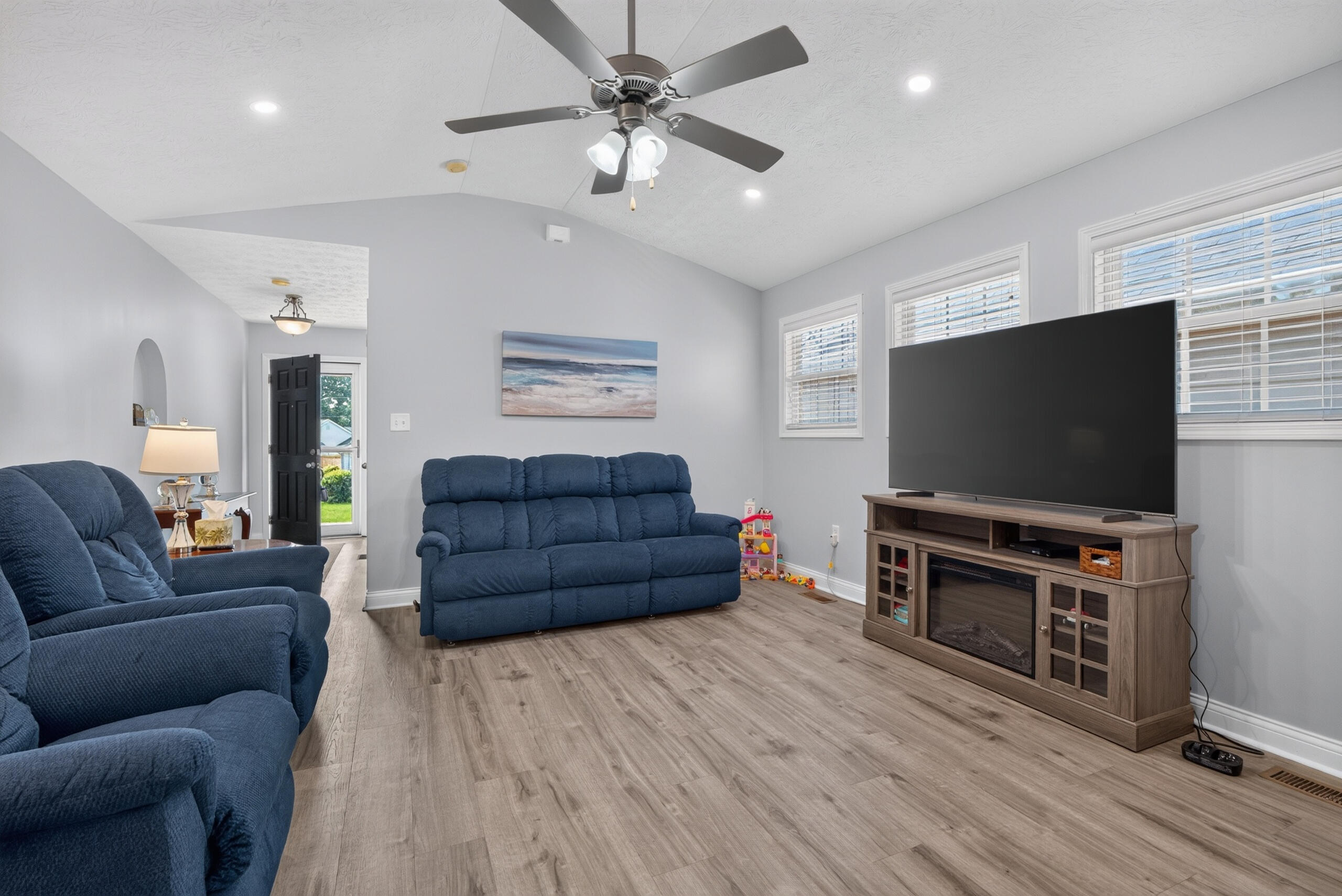493 Joseph Bryan Way Property Photo 4
