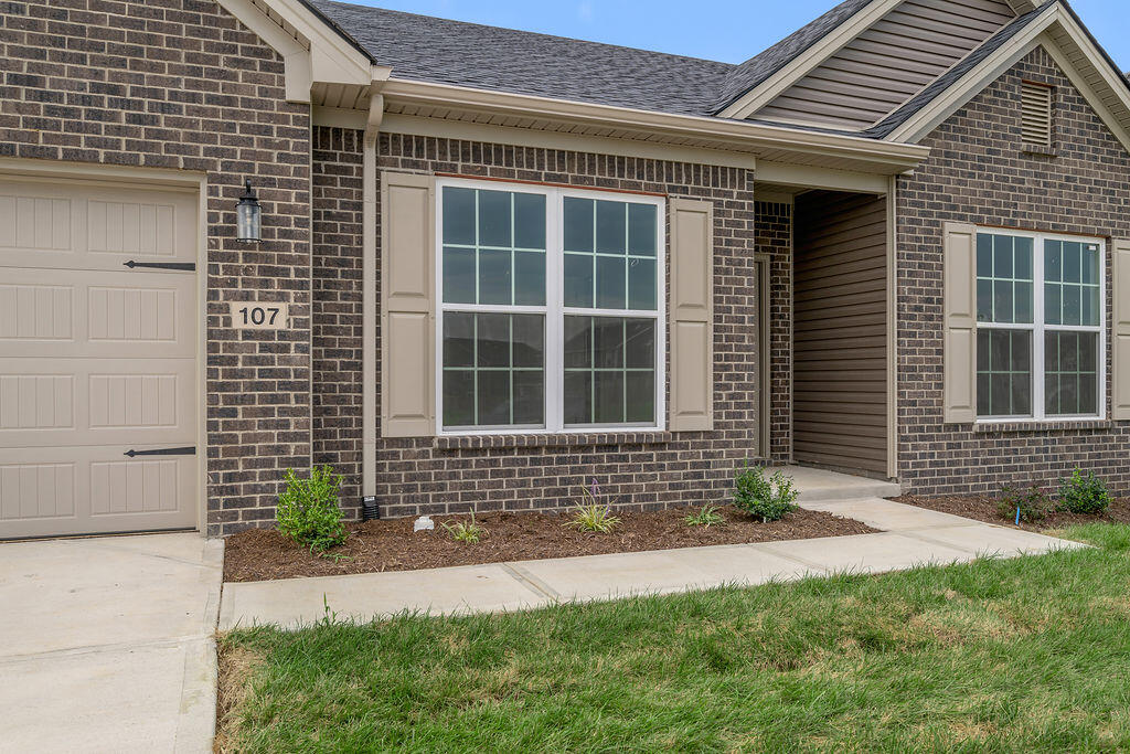 107 Crescent Way Property Photo 2
