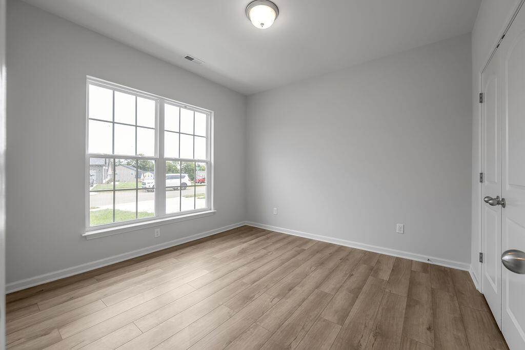 107 Crescent Way Property Photo 4