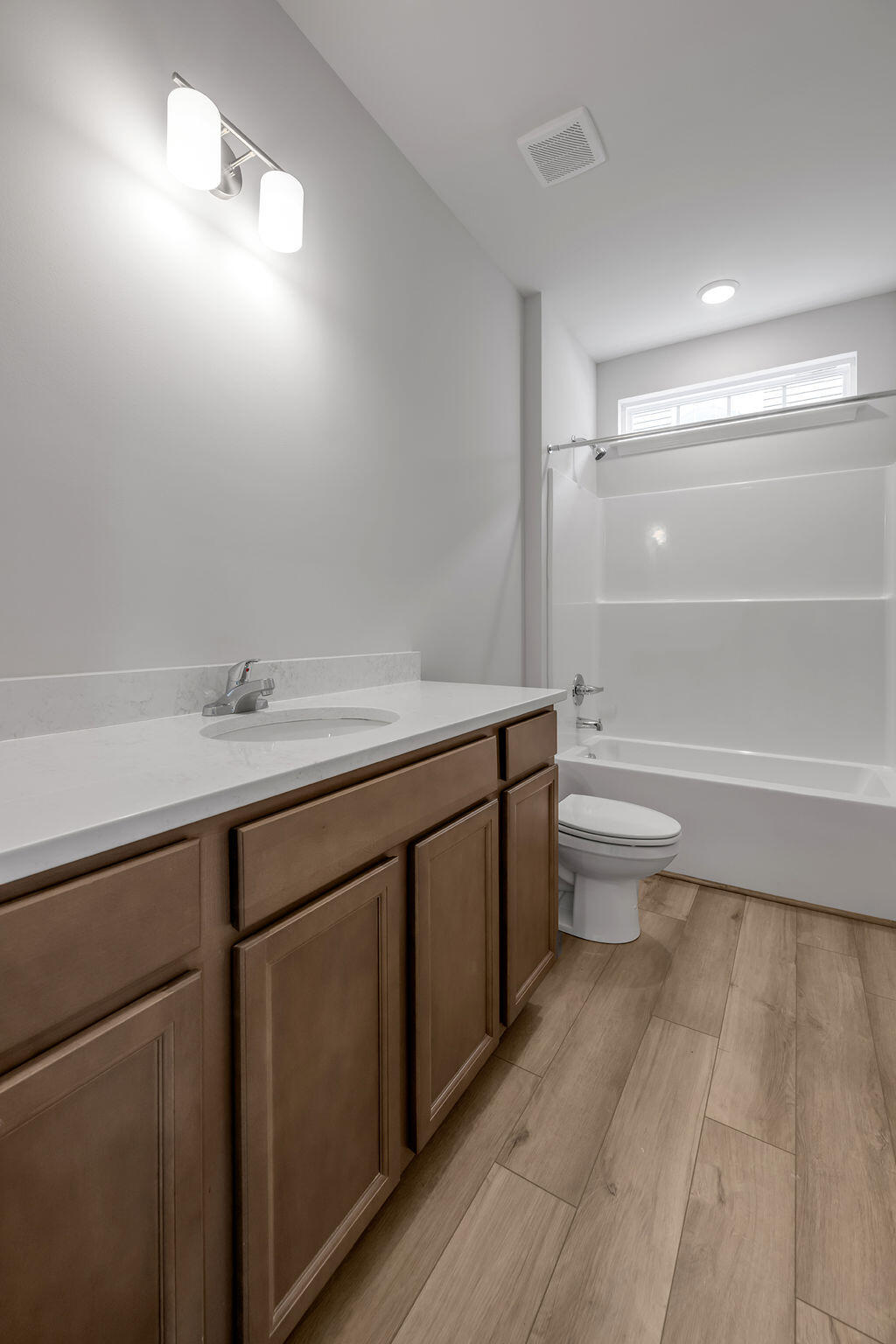 107 Crescent Way Property Photo 6