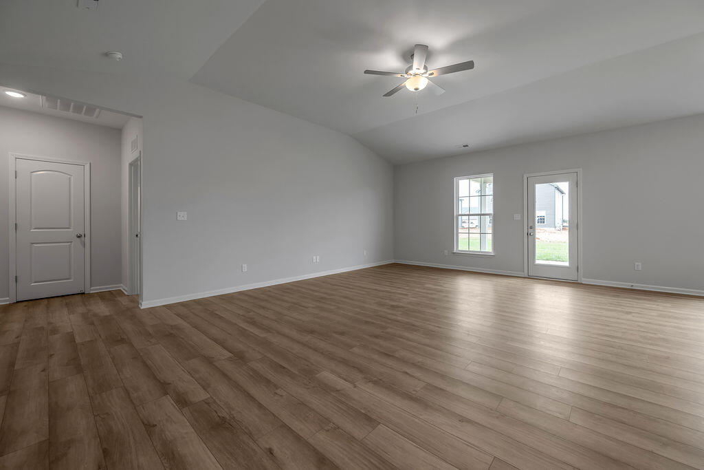 107 Crescent Way Property Photo 8