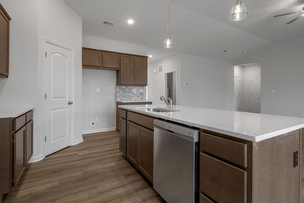 107 Crescent Way Property Photo 12