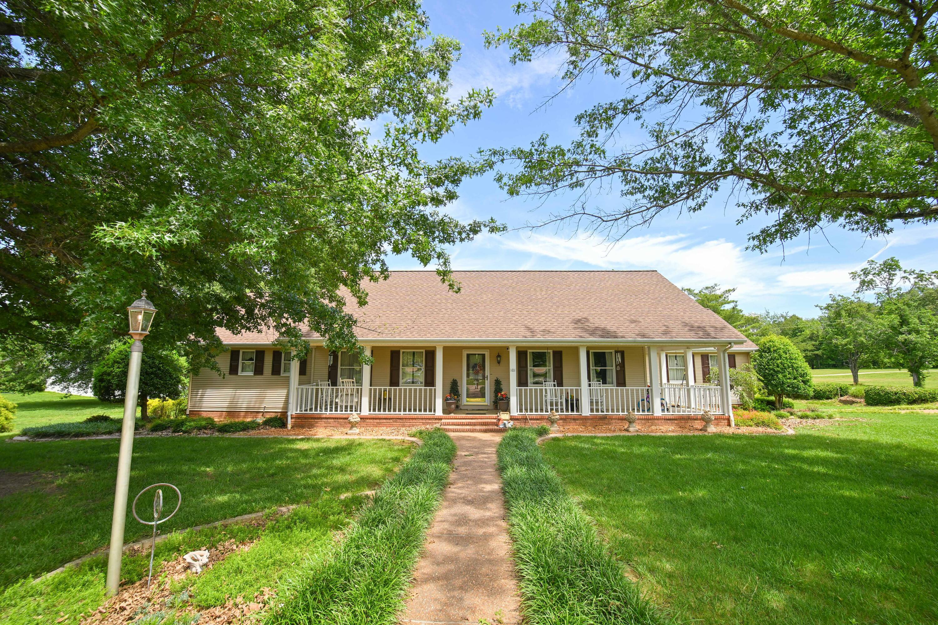 101 Willowcreek Road Property Photo 1