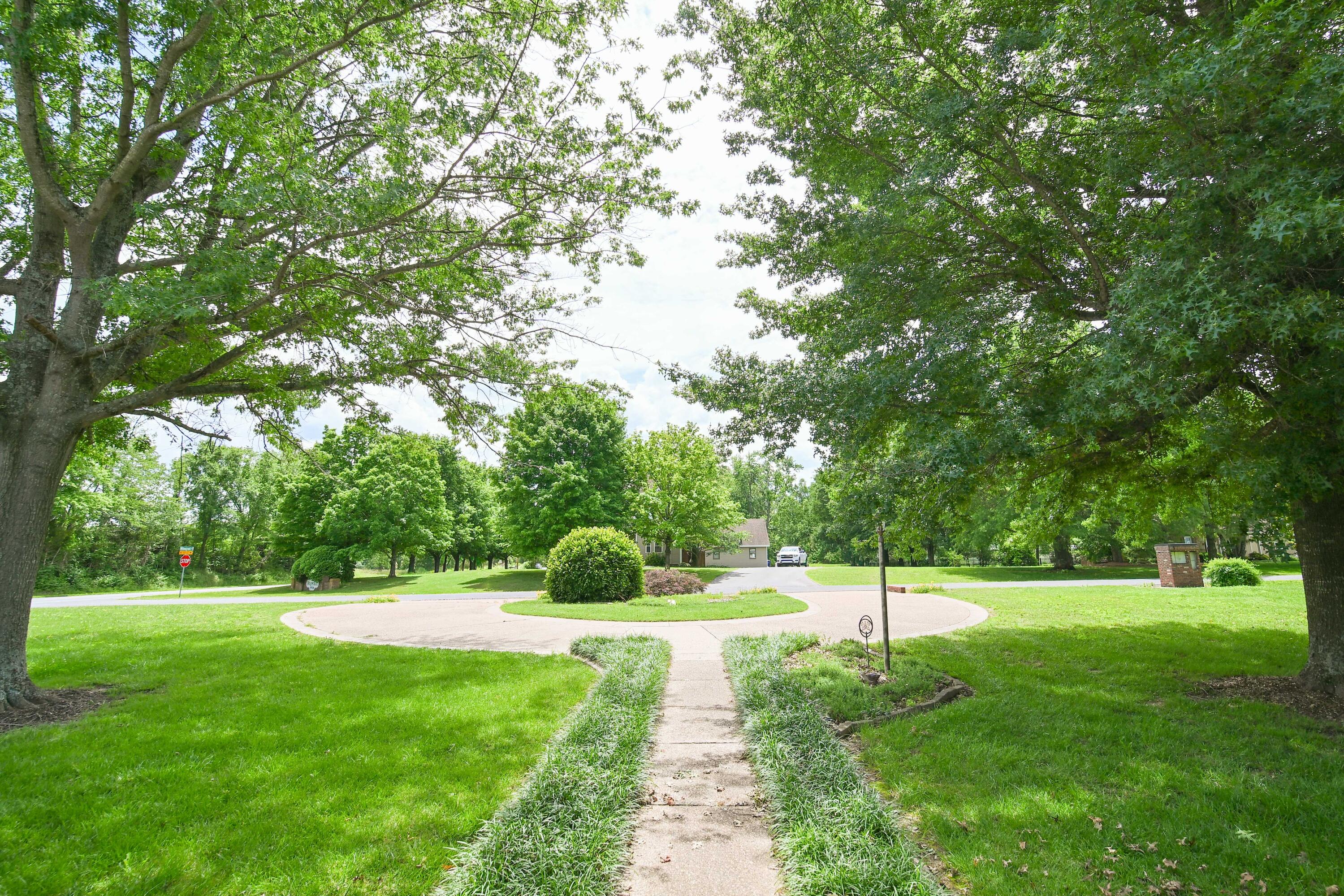 101 Willowcreek Road Property Photo 2
