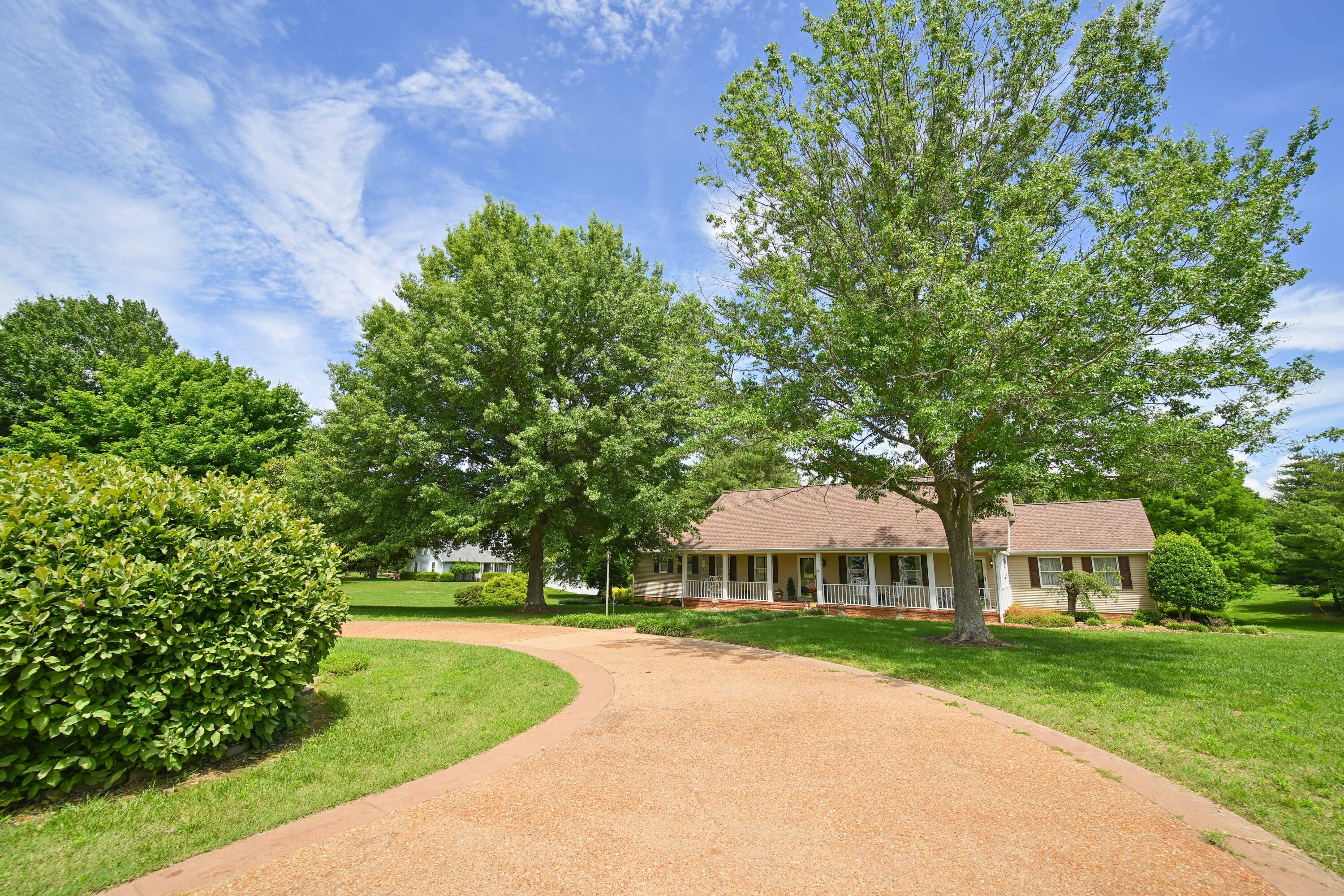 101 Willowcreek Road Property Photo 3