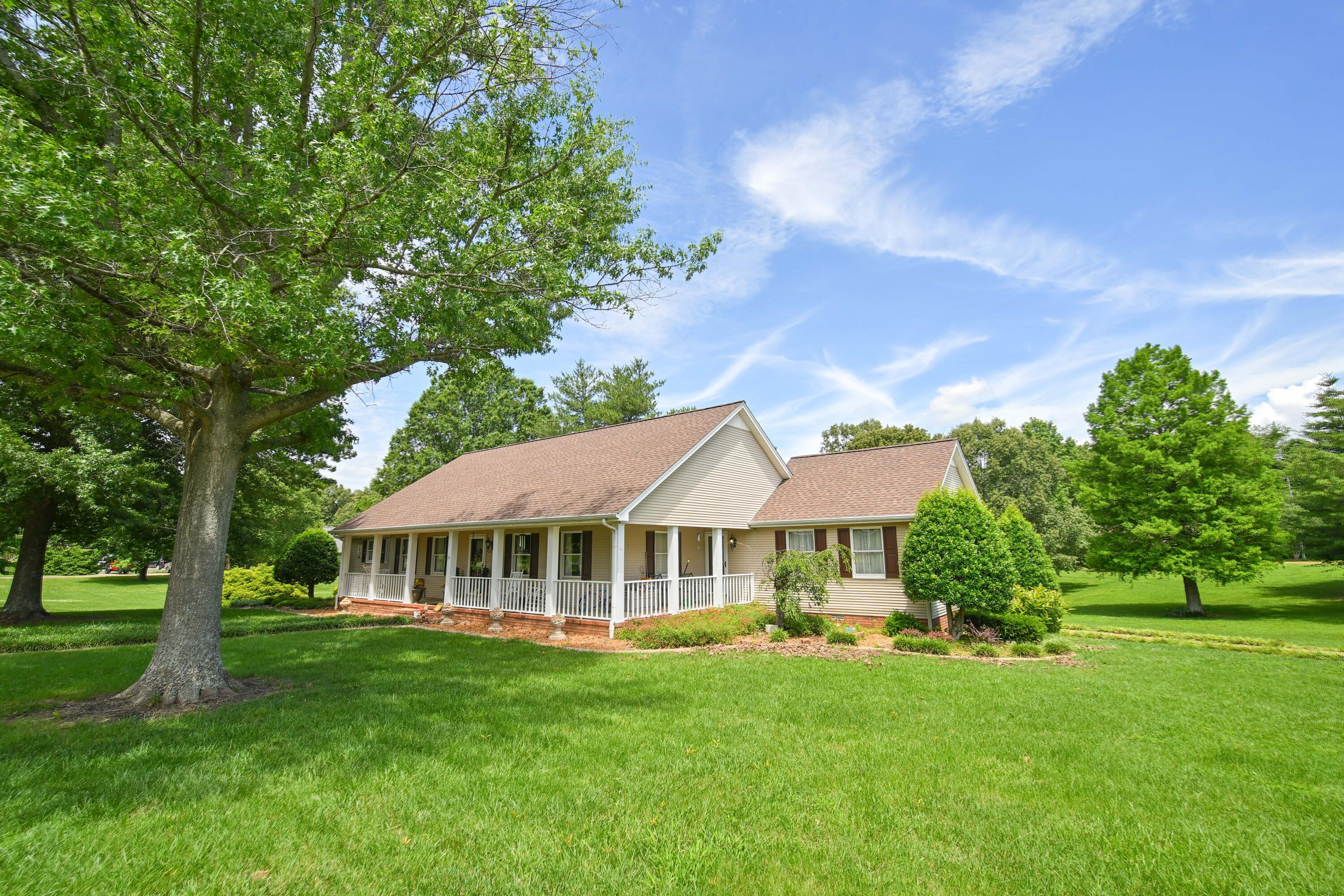 101 Willowcreek Road Property Photo 4