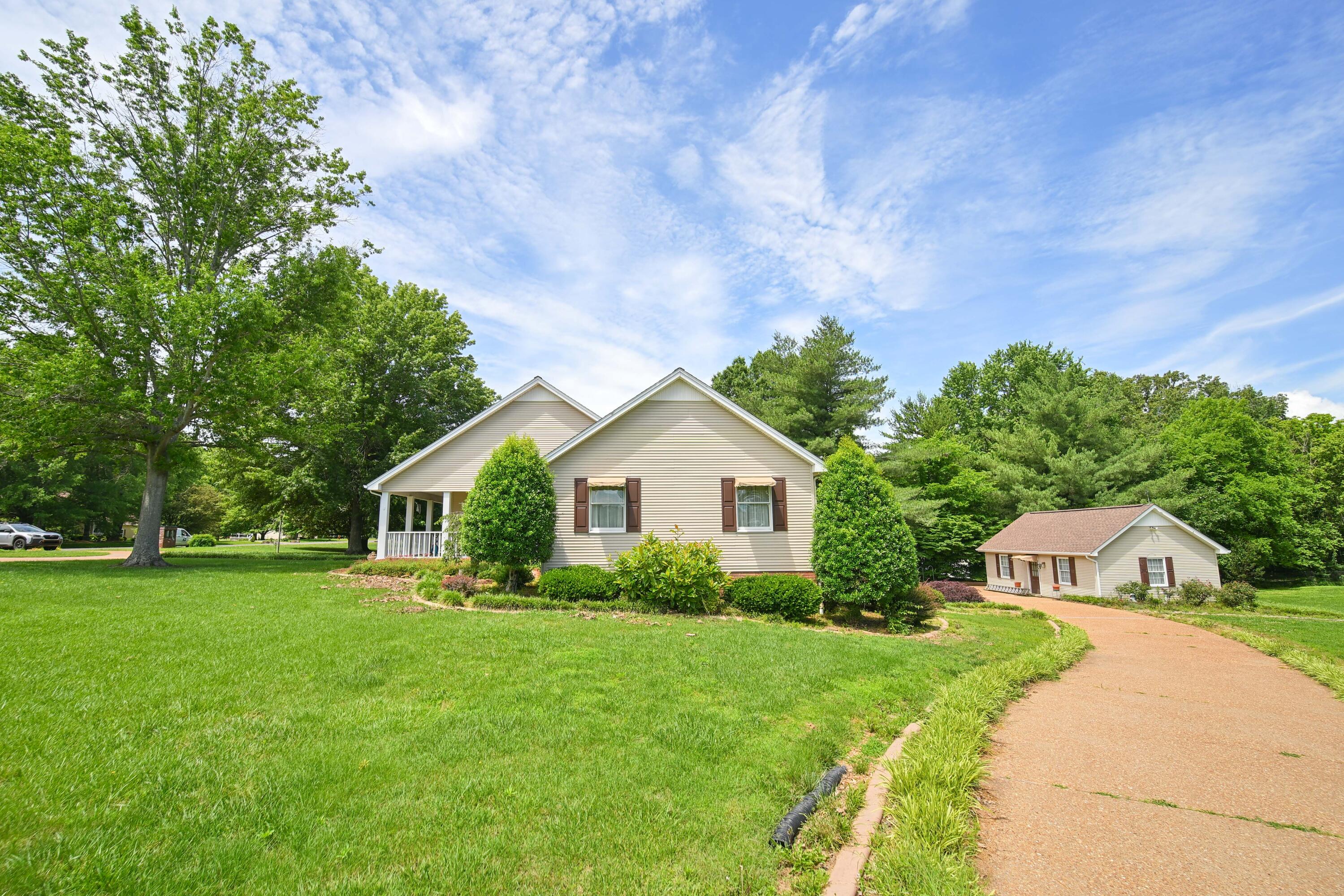 101 Willowcreek Road Property Photo 8