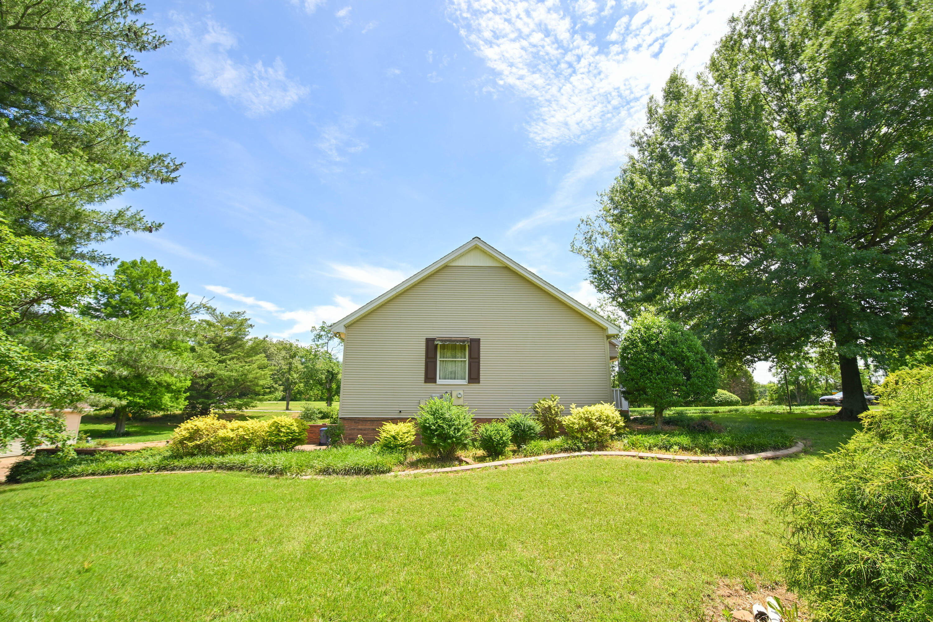 101 Willowcreek Road Property Photo 16