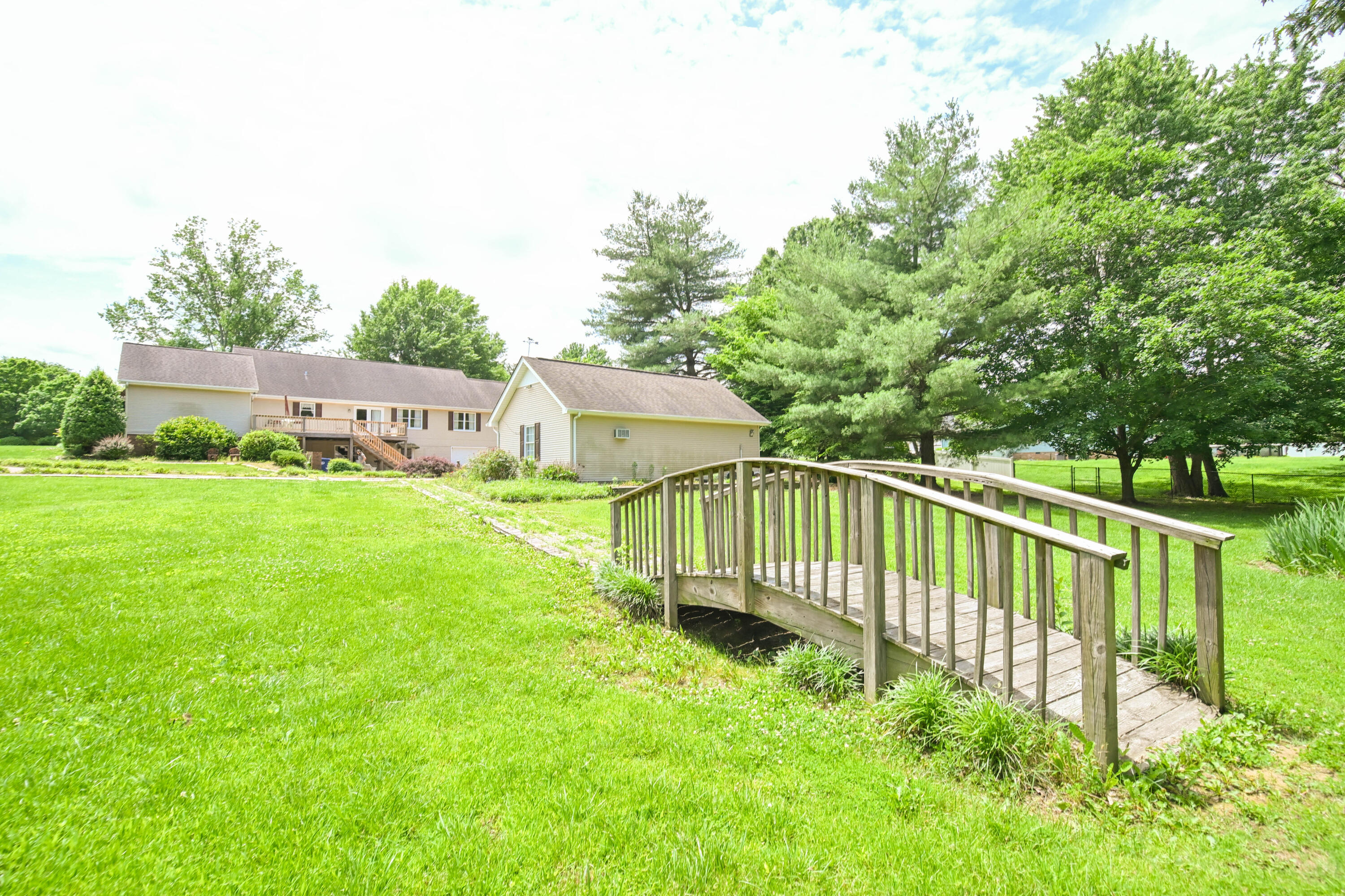 101 Willowcreek Road Property Photo 23