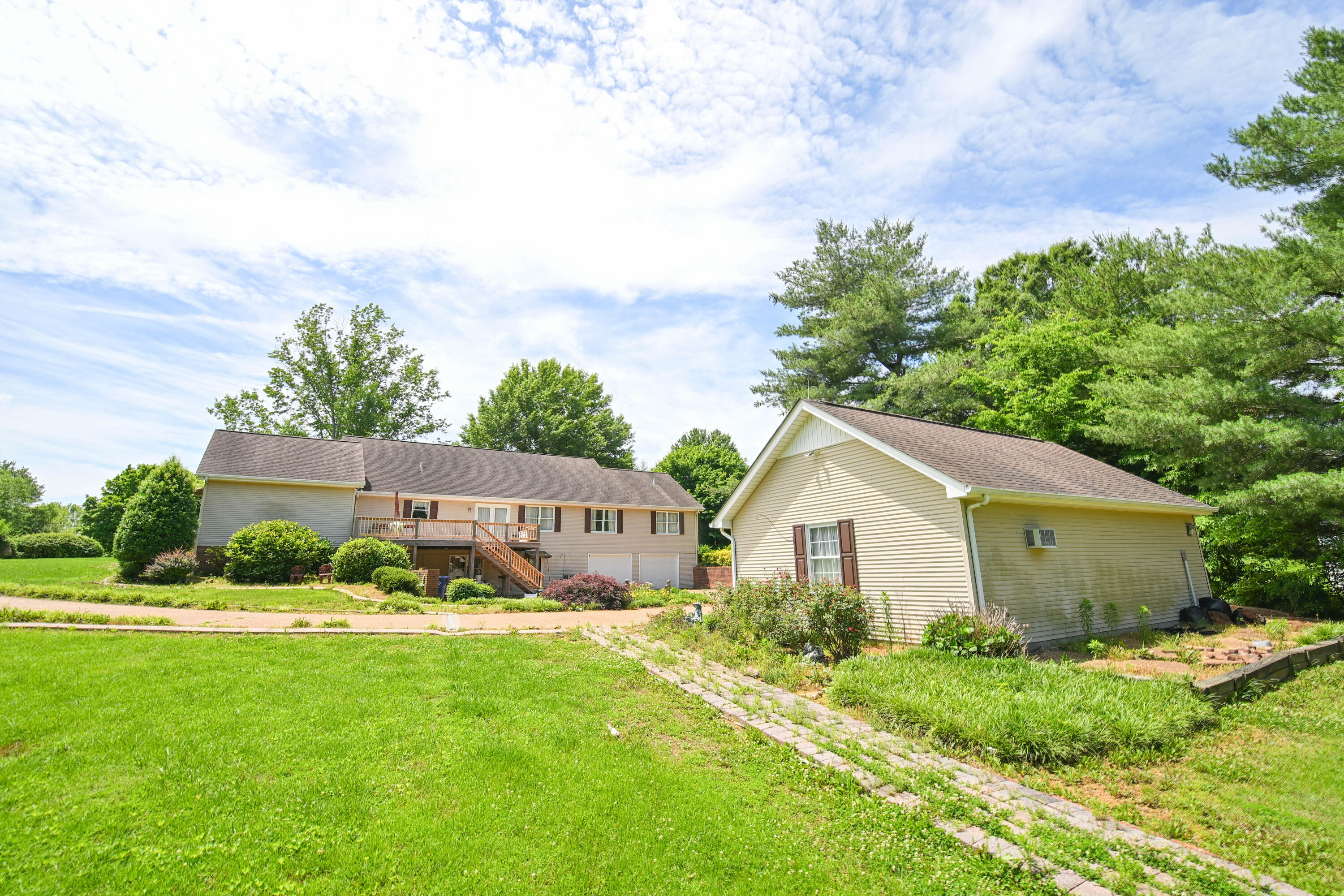 101 Willowcreek Road Property Photo 24