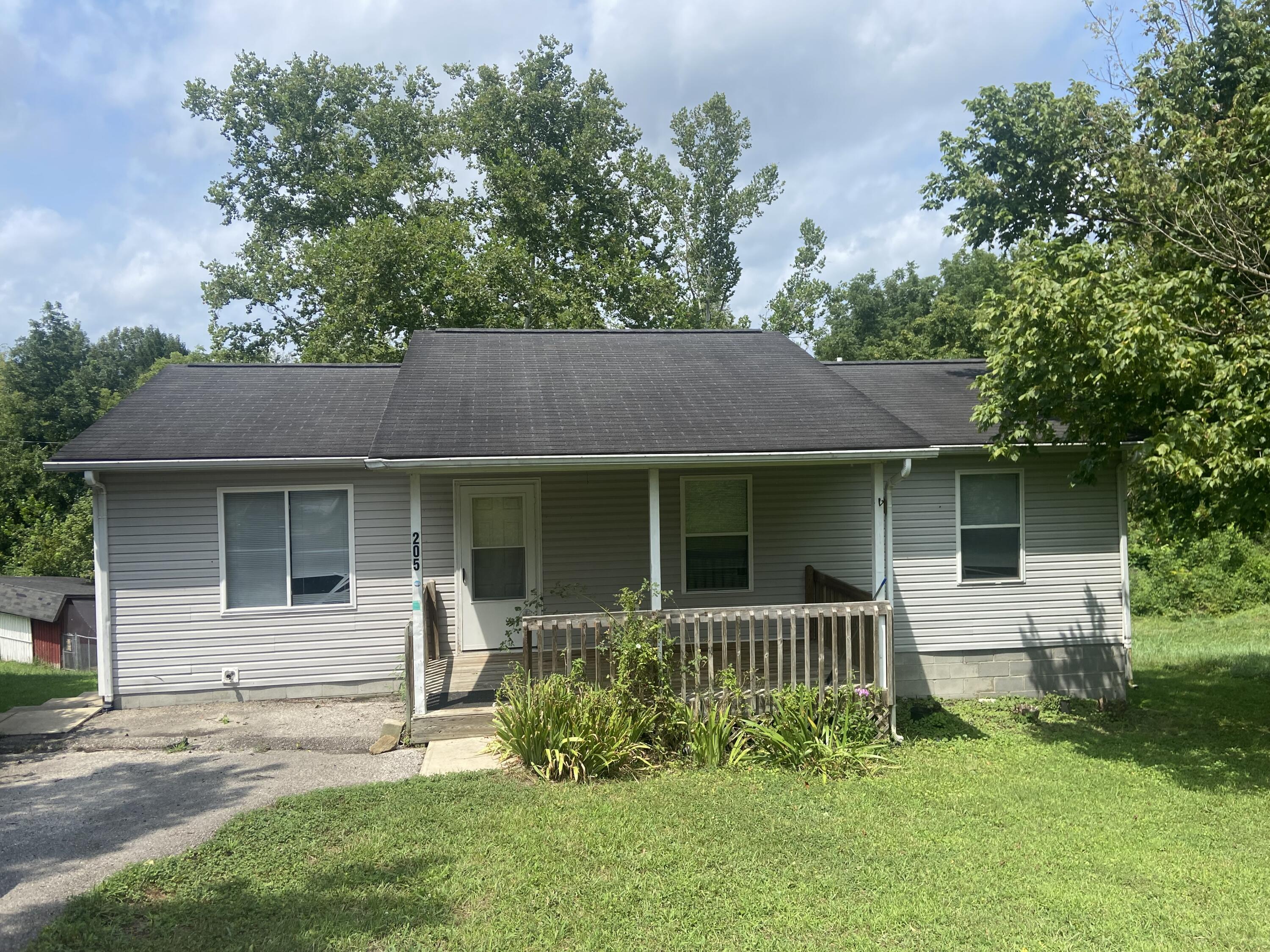 205 Keith Whitley Boulevard Property Photo 1