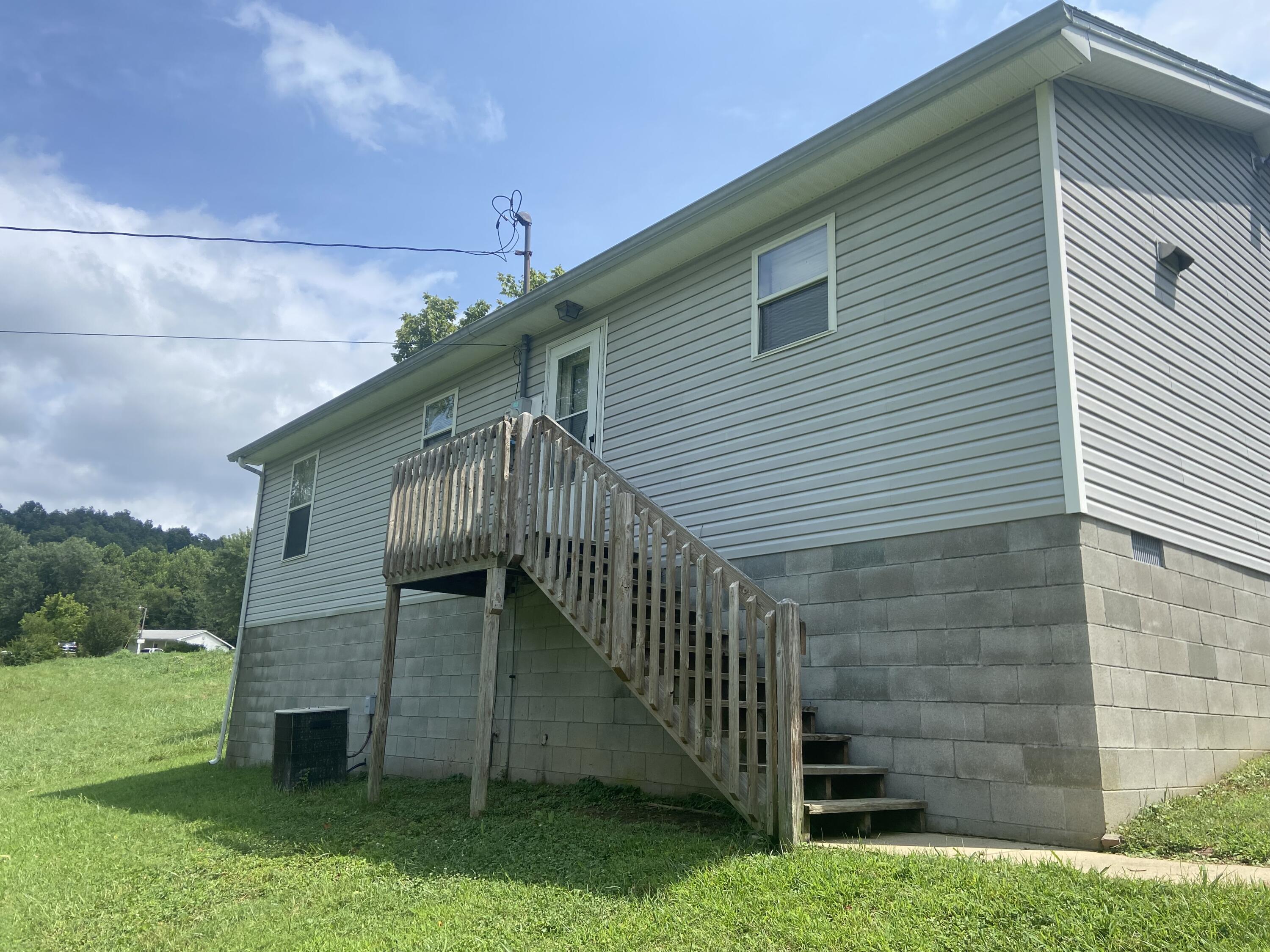 205 Keith Whitley Boulevard Property Photo 2