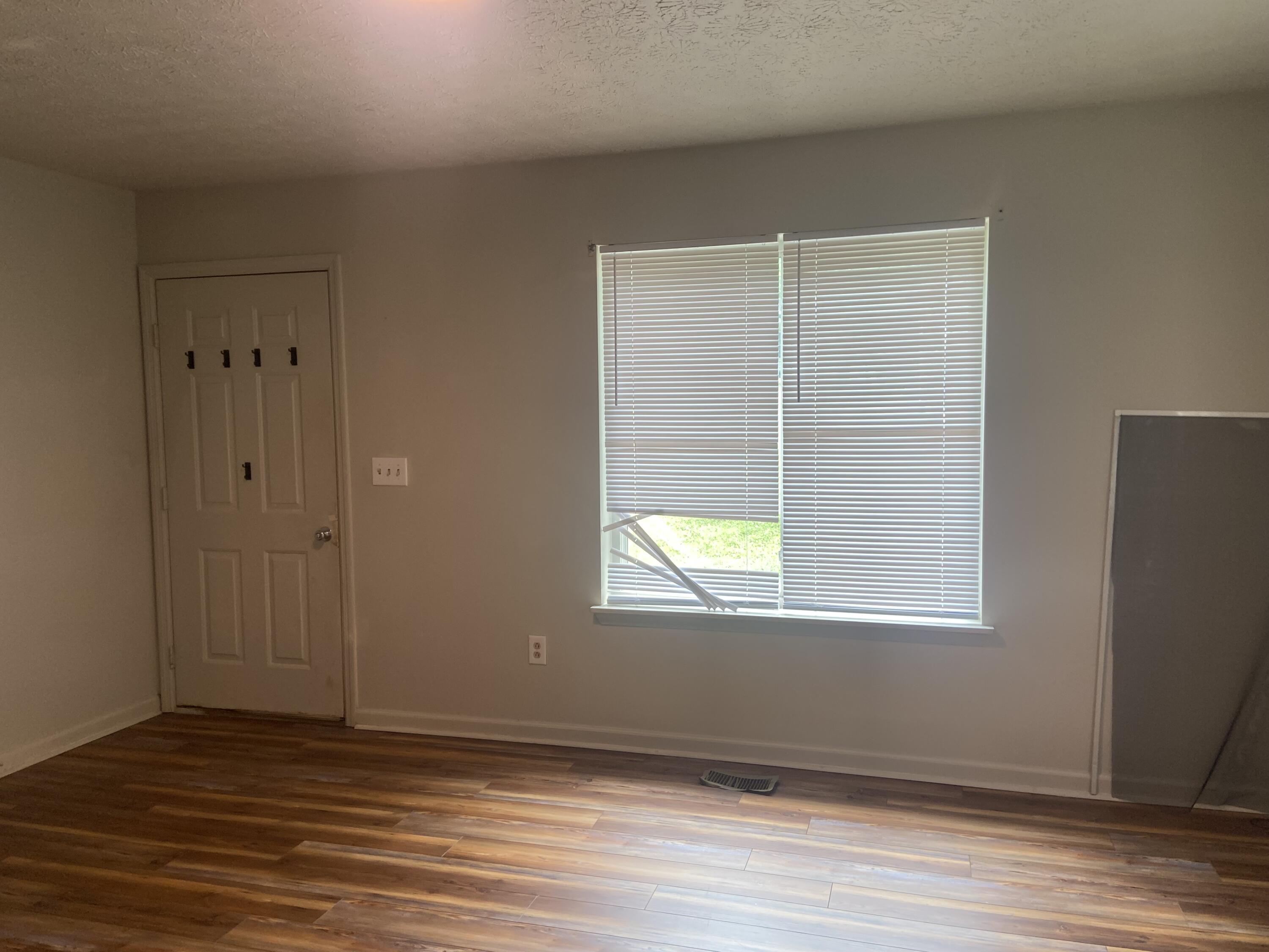 205 Keith Whitley Boulevard Property Photo 4