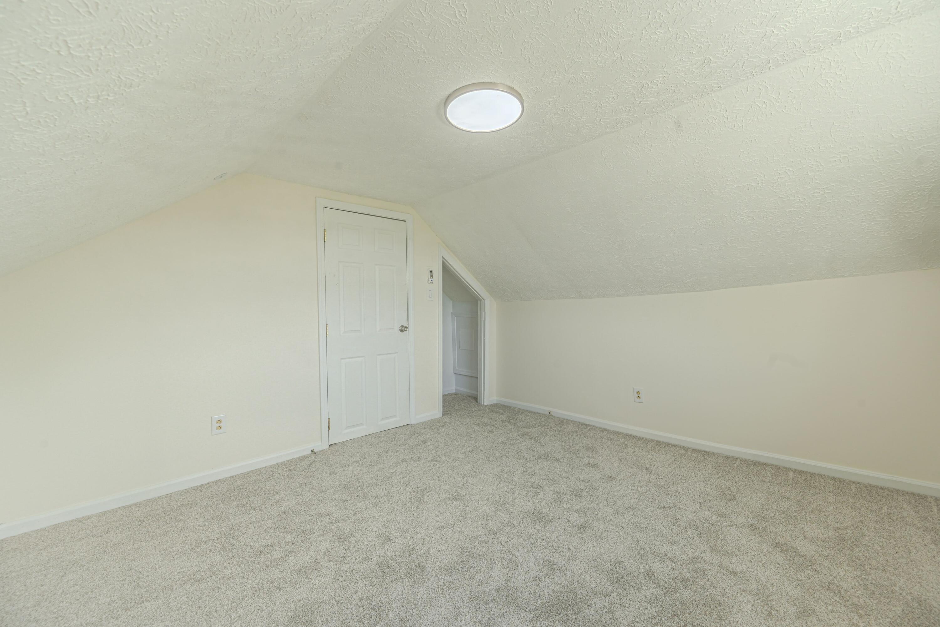 413 N Hill Street Property Photo 16