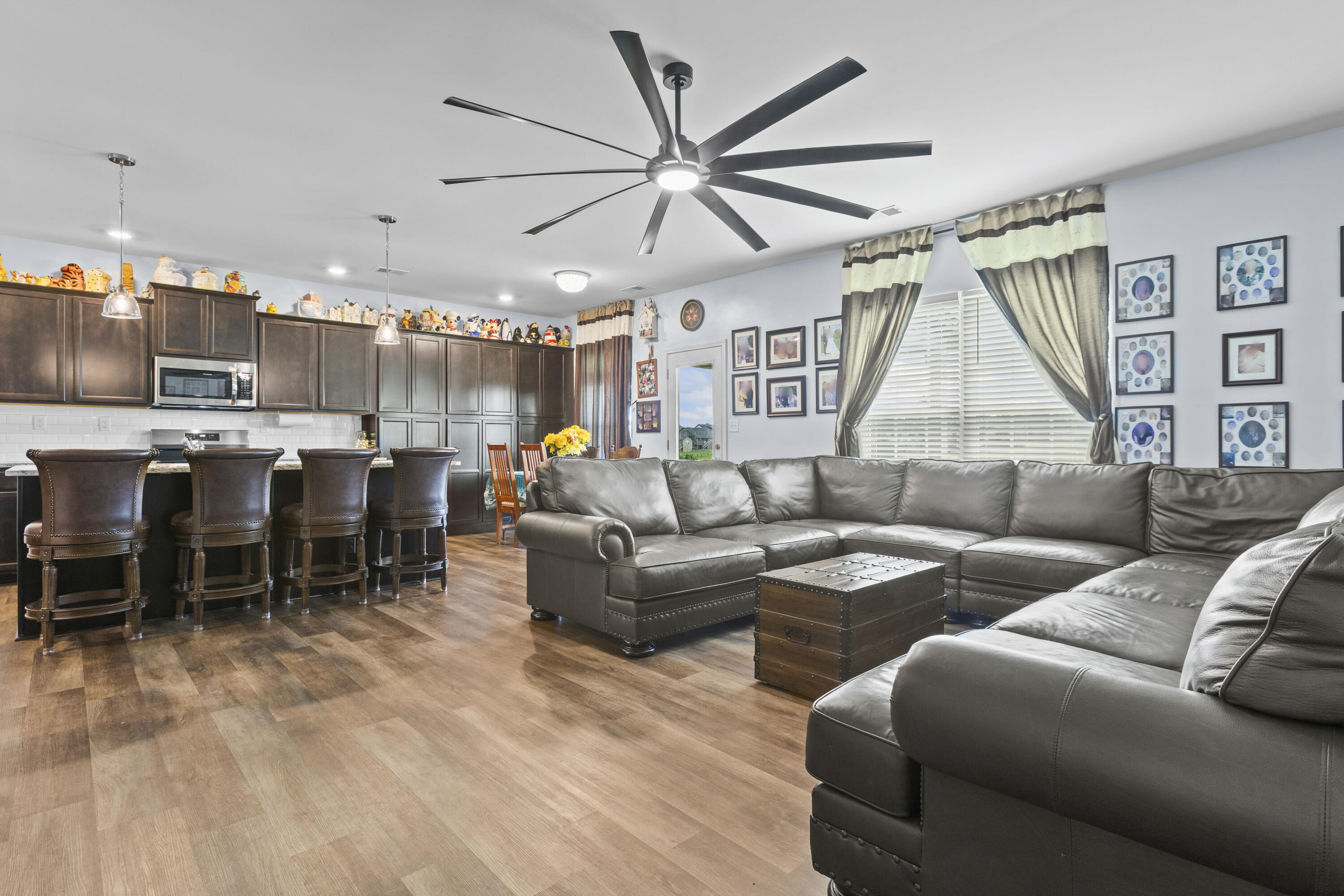 7049 Arbor Ridge Drive Property Photo 6