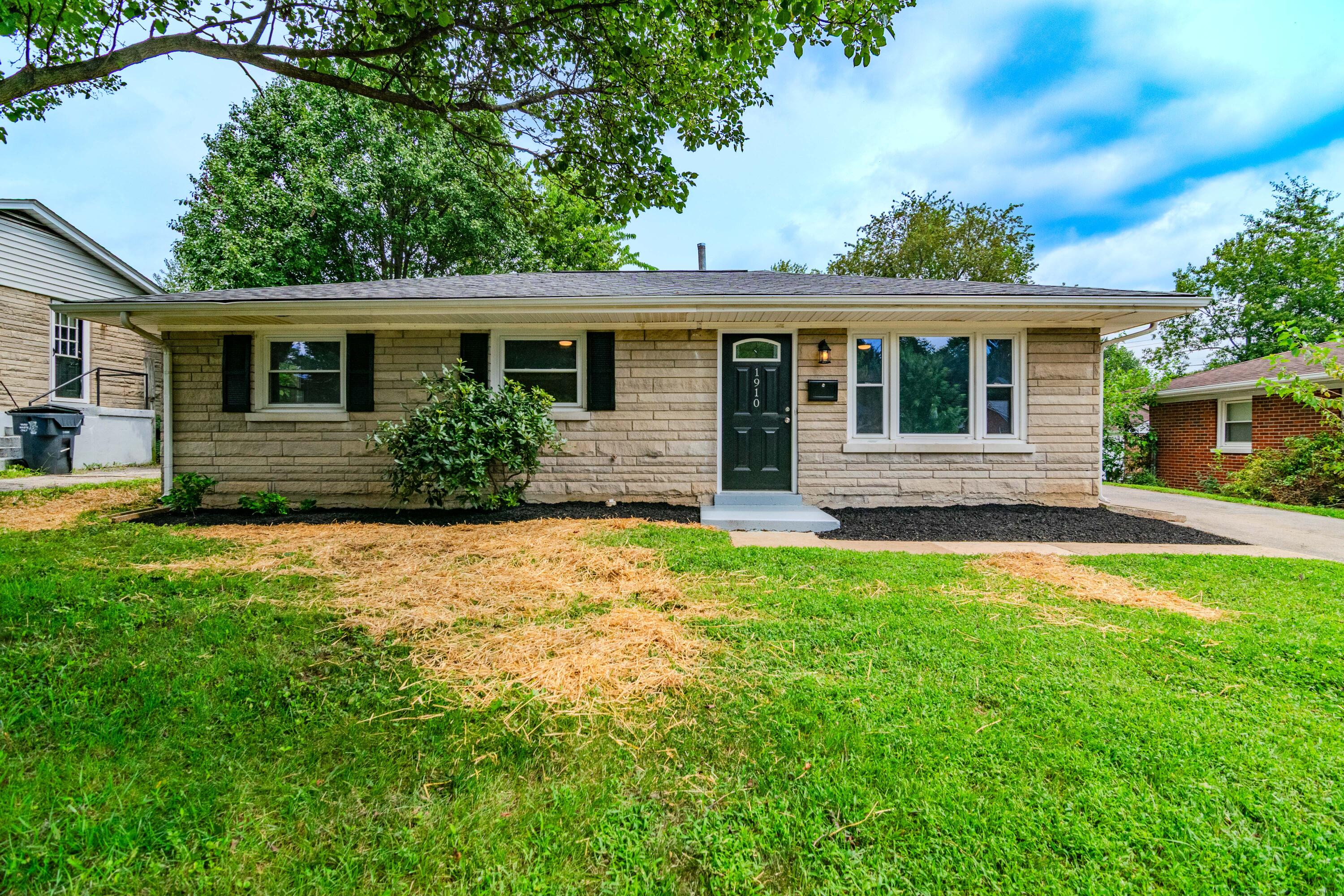 1910 Greenleaf Drive Property Photo 4