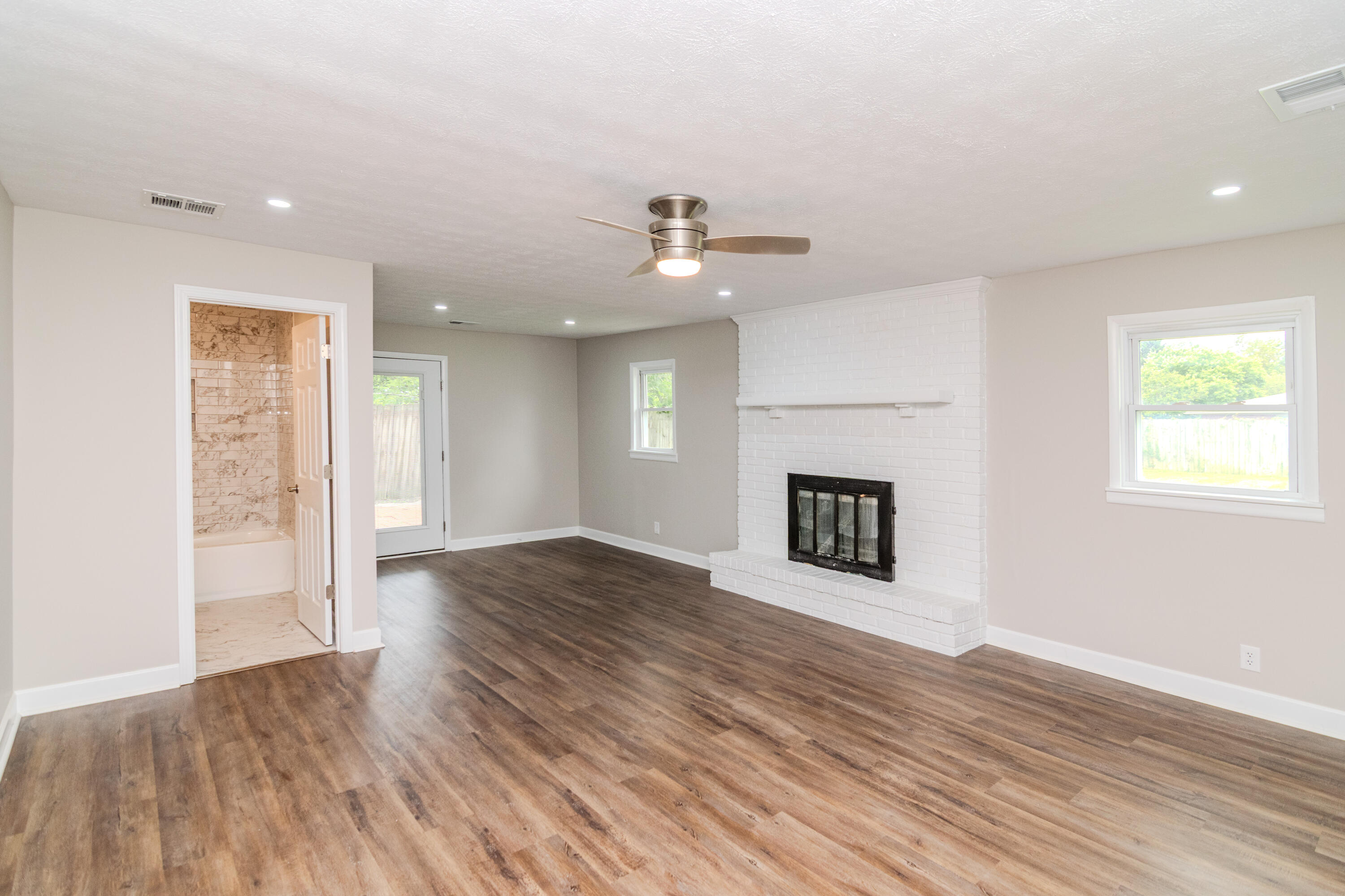 1910 Greenleaf Drive Property Photo 17