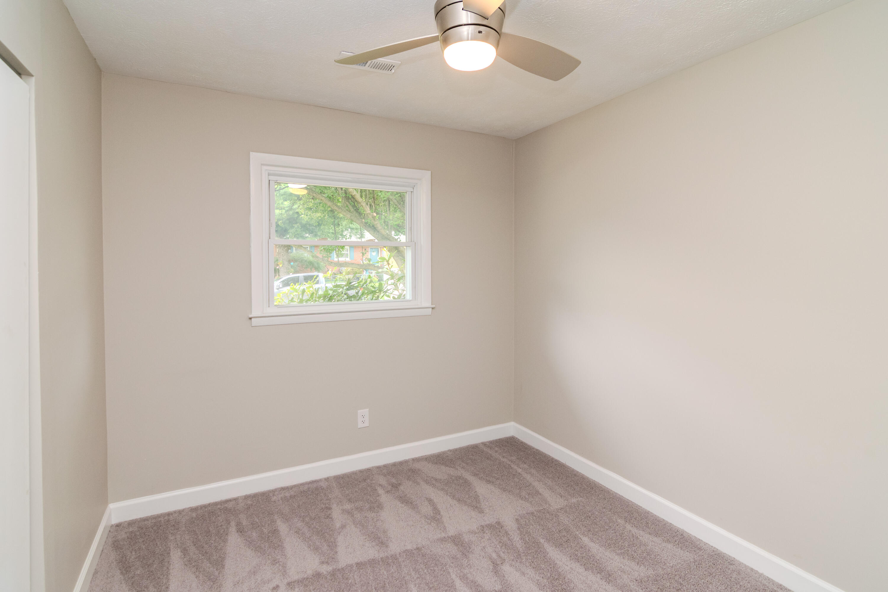 1910 Greenleaf Drive Property Photo 27