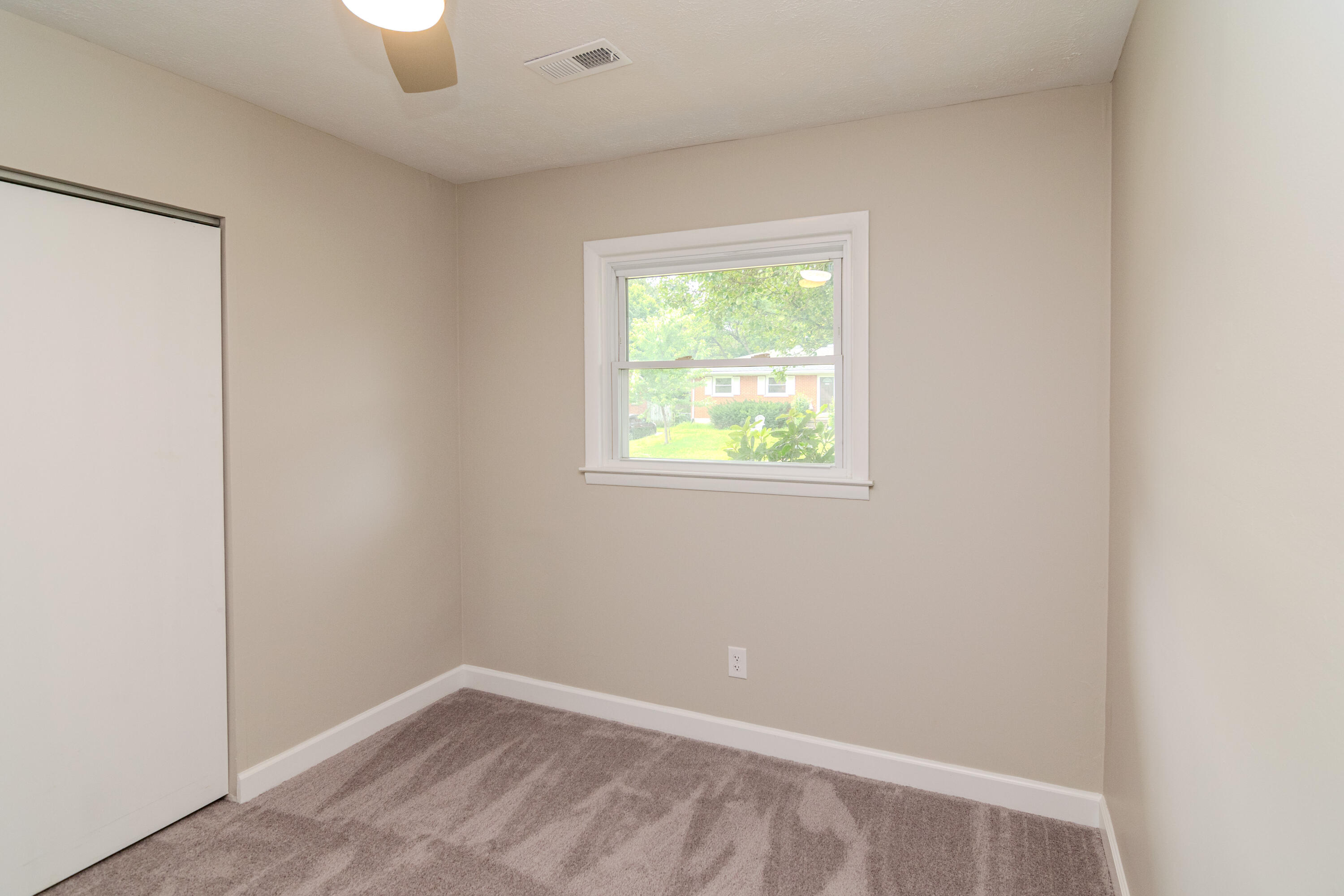 1910 Greenleaf Drive Property Photo 28