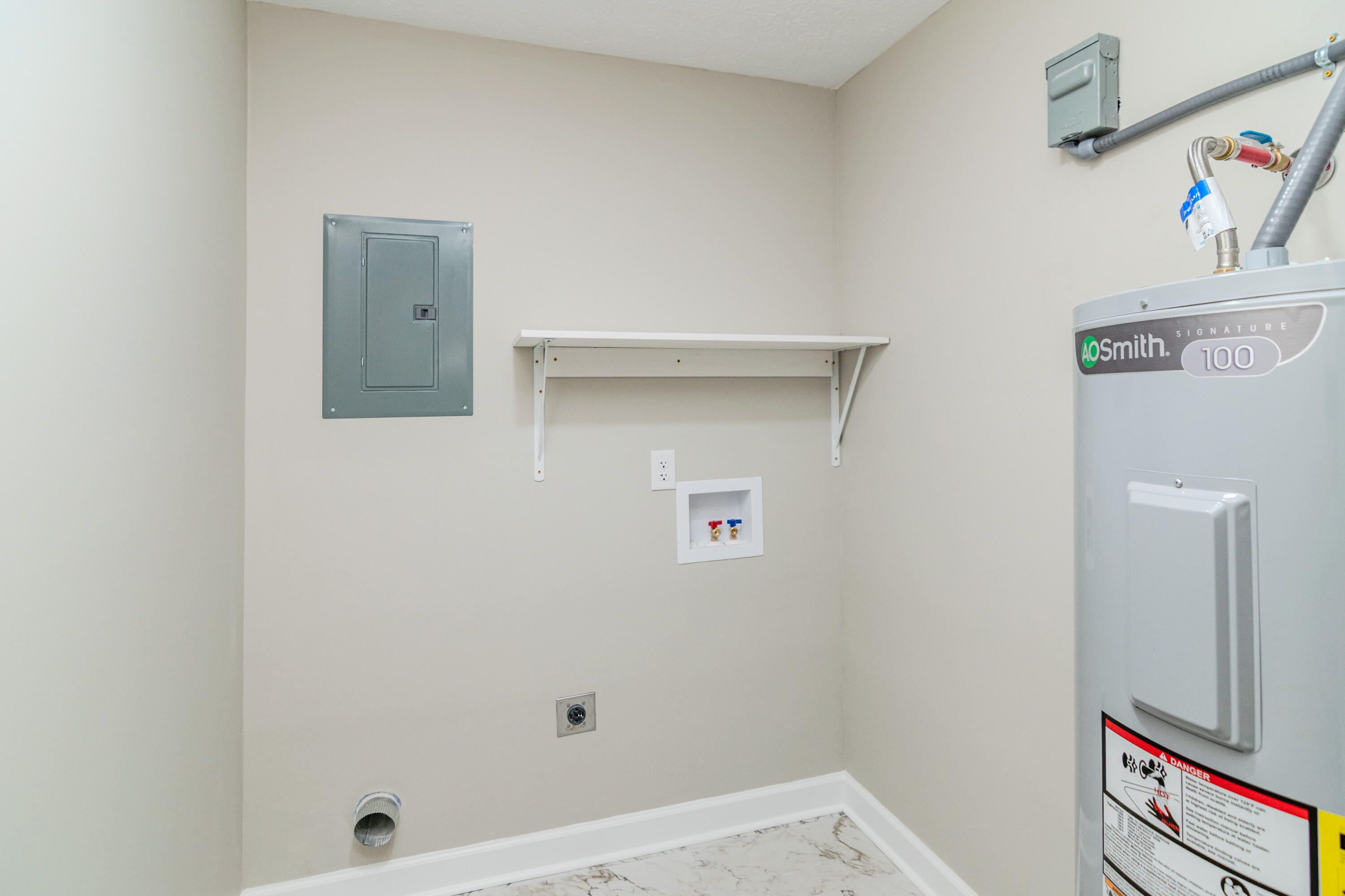 1910 Greenleaf Drive Property Photo 31