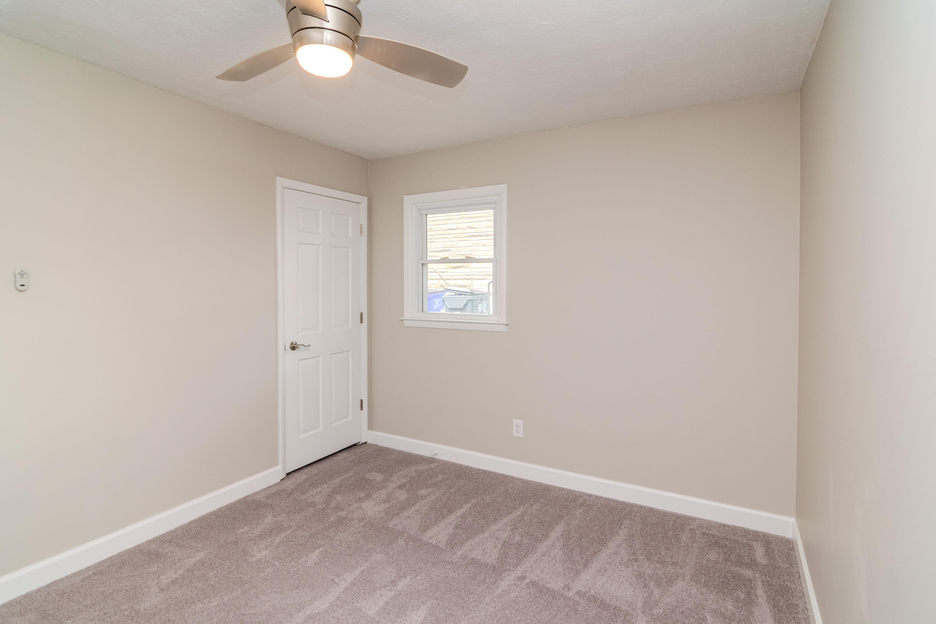 1910 Greenleaf Drive Property Photo 33