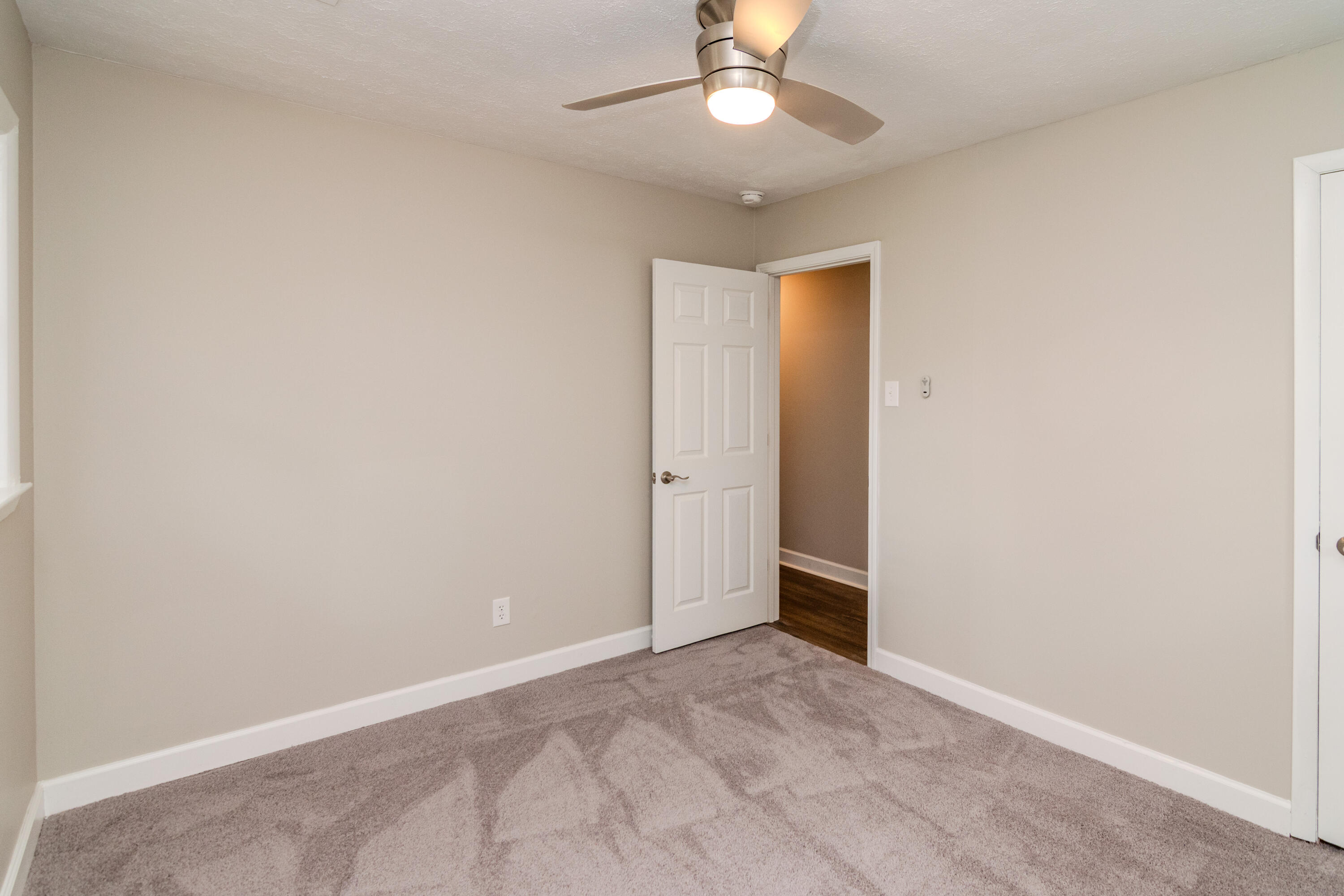 1910 Greenleaf Drive Property Photo 34