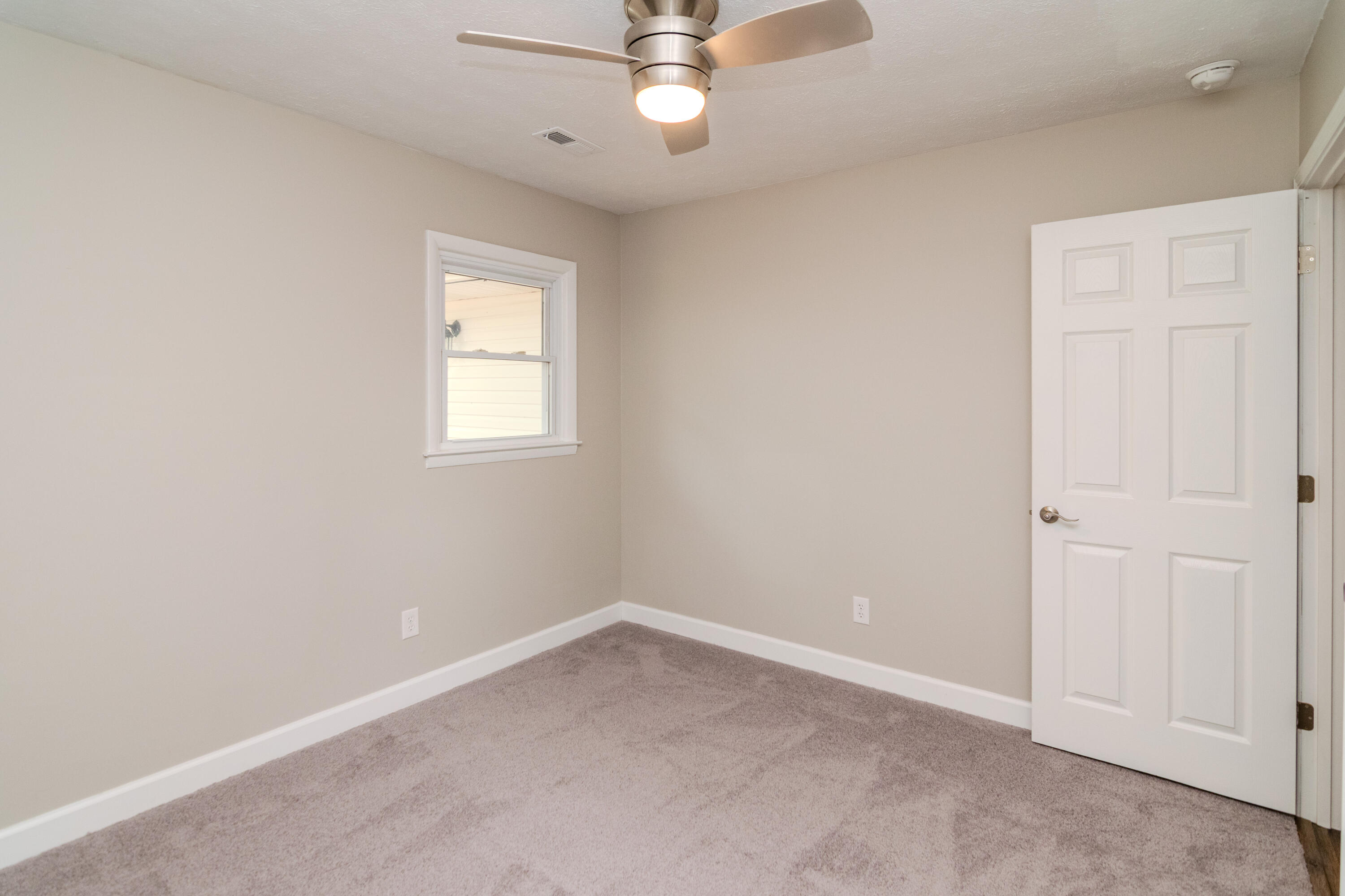 1910 Greenleaf Drive Property Photo 35