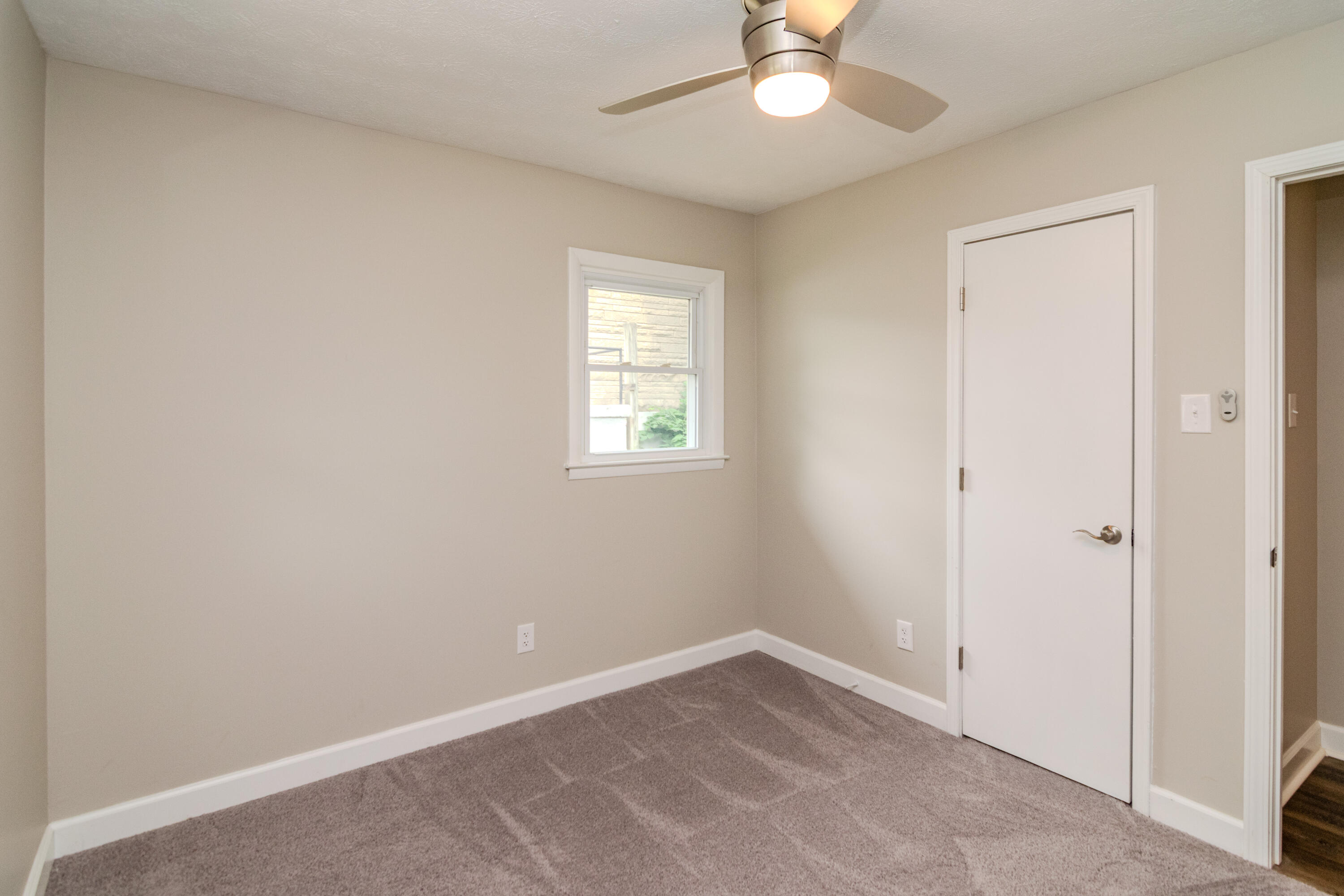 1910 Greenleaf Drive Property Photo 37