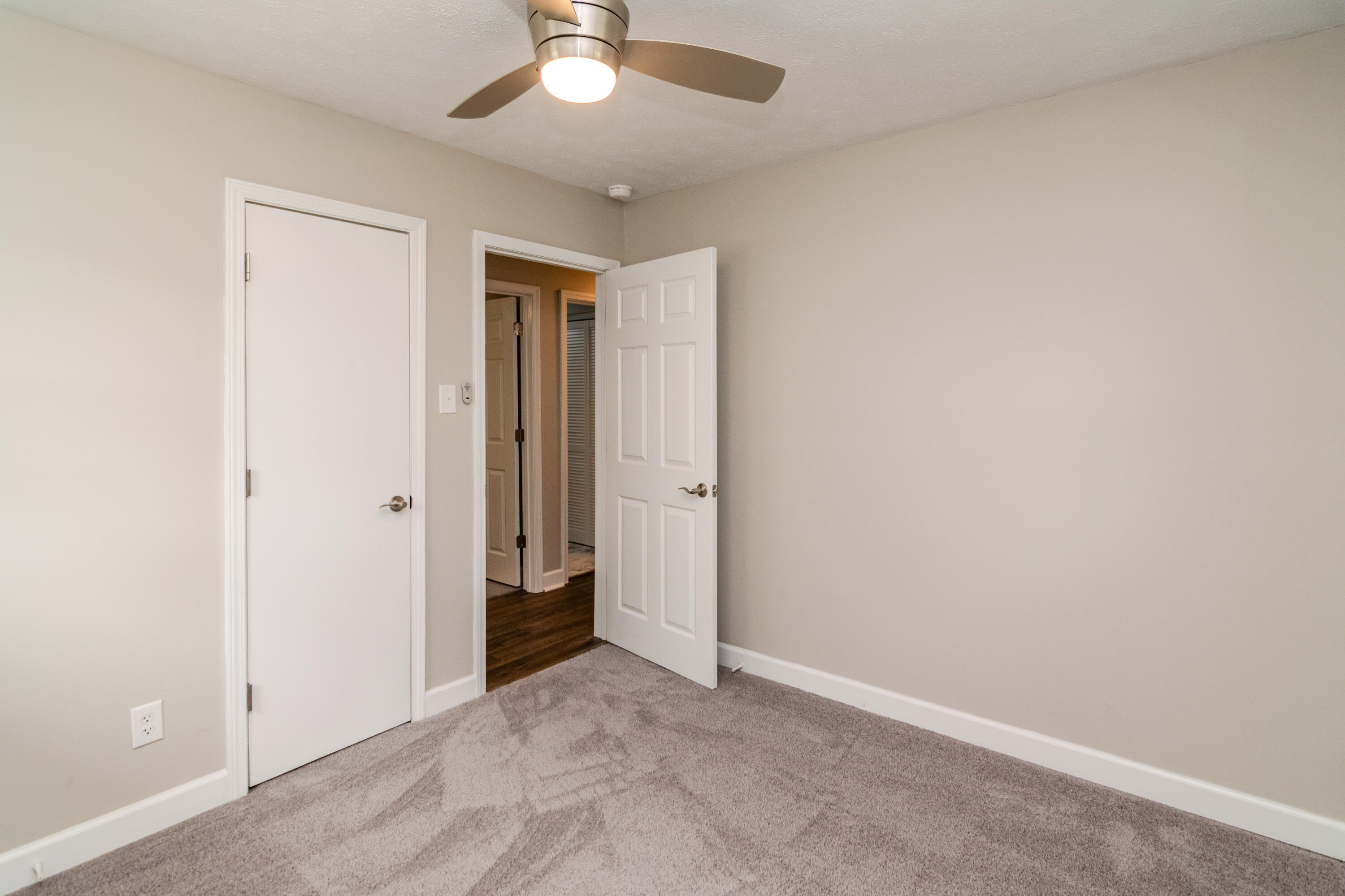 1910 Greenleaf Drive Property Photo 38