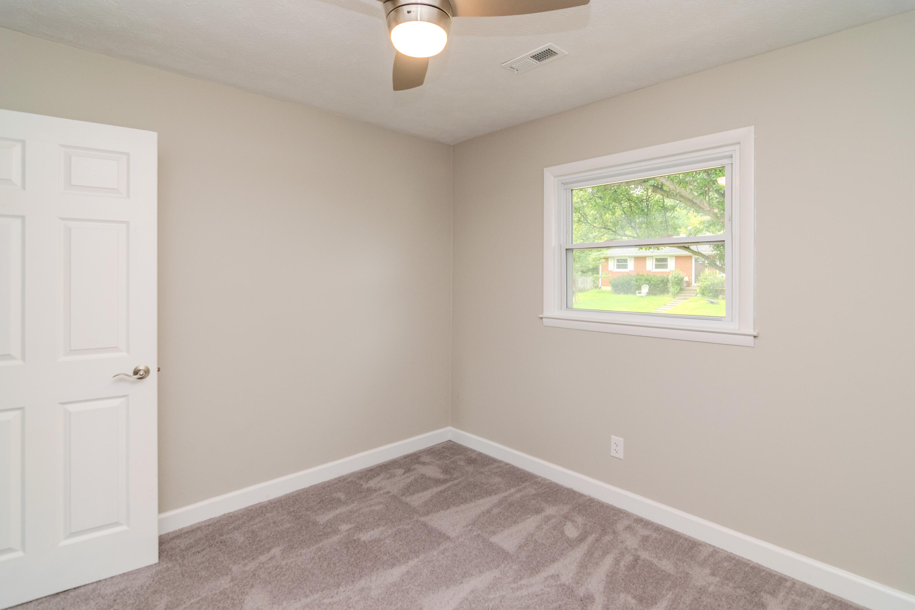 1910 Greenleaf Drive Property Photo 39