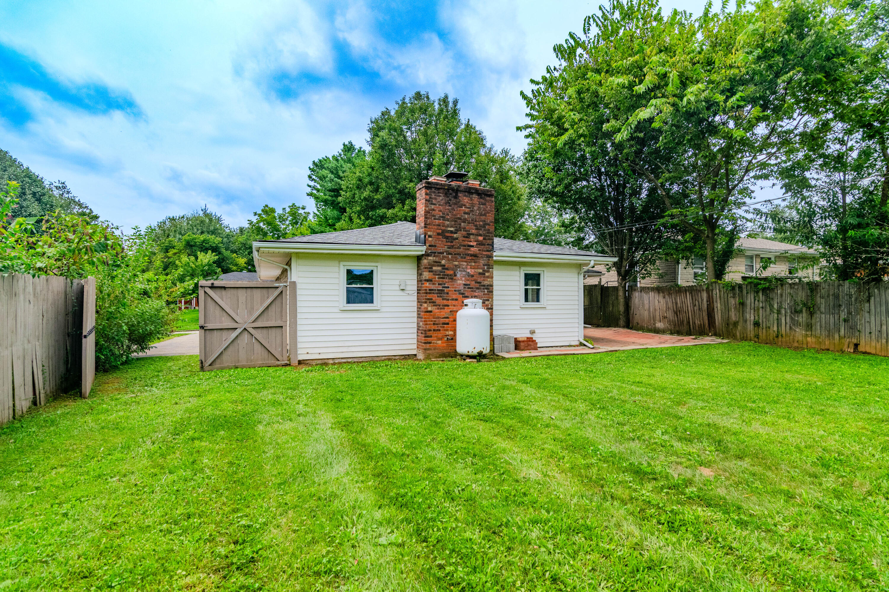 1910 Greenleaf Drive Property Photo 47