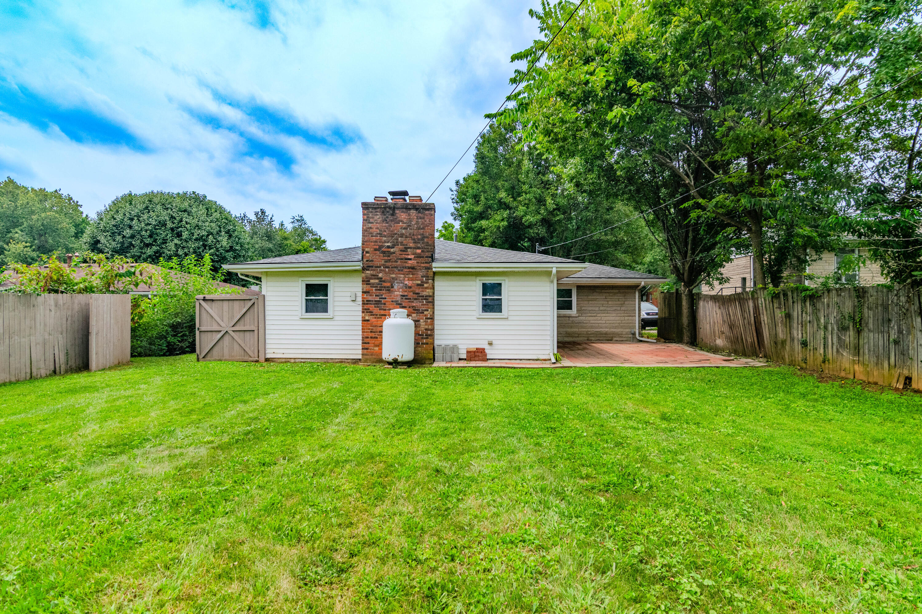 1910 Greenleaf Drive Property Photo 48
