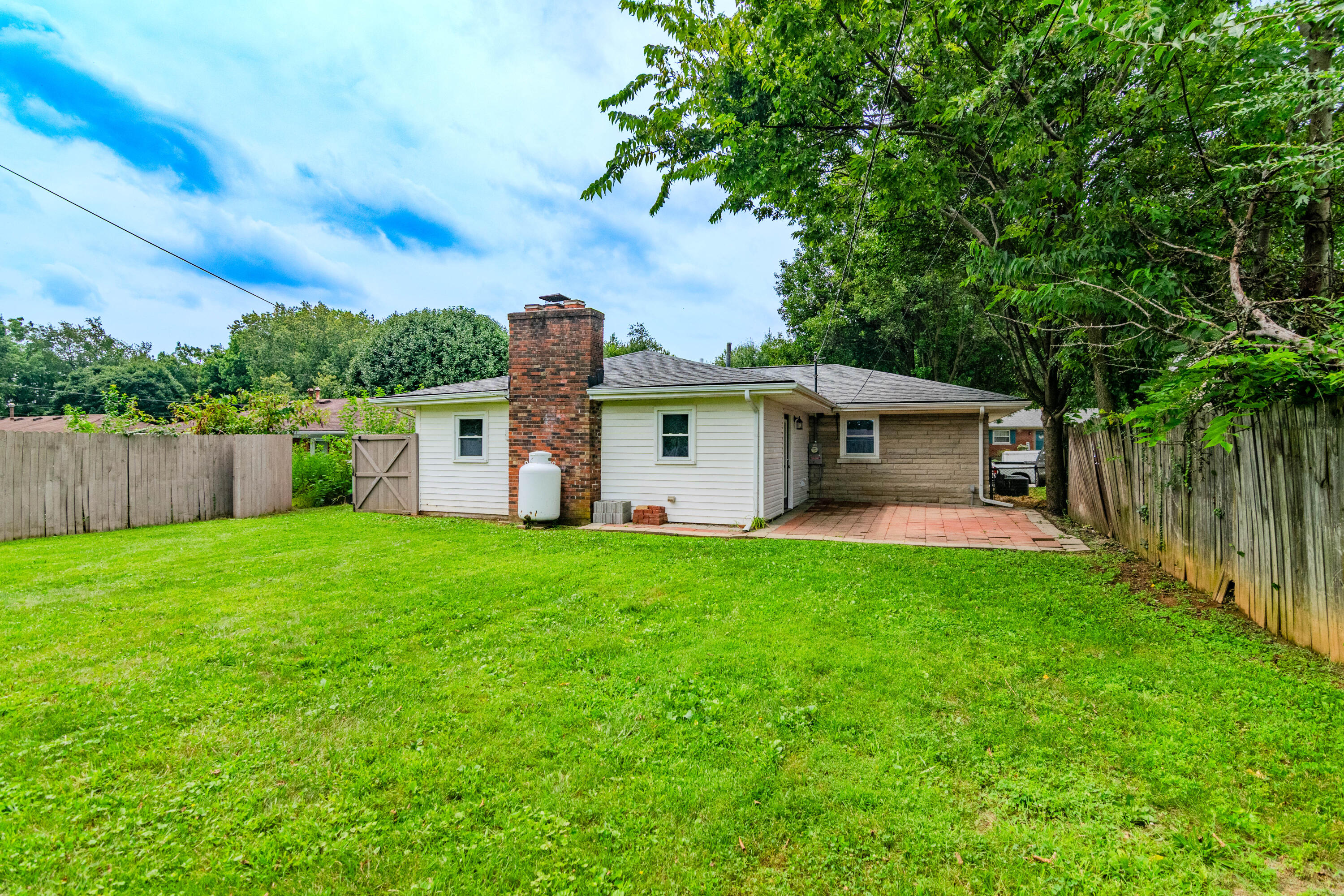 1910 Greenleaf Drive Property Photo 49