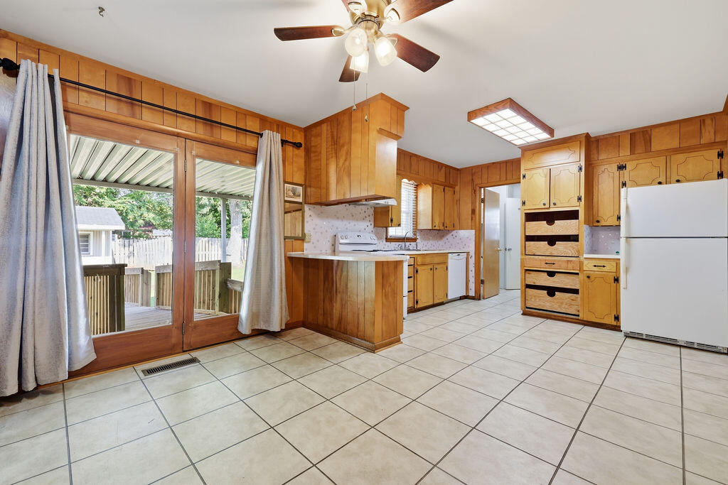 808 Broad Street Property Photo 6
