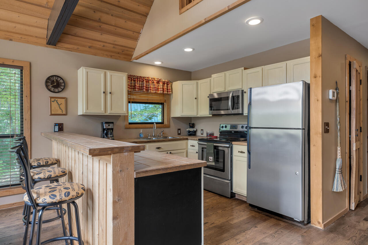 81 Harbor Drive Property Photo 10