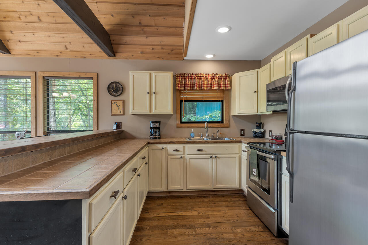 81 Harbor Drive Property Photo 11