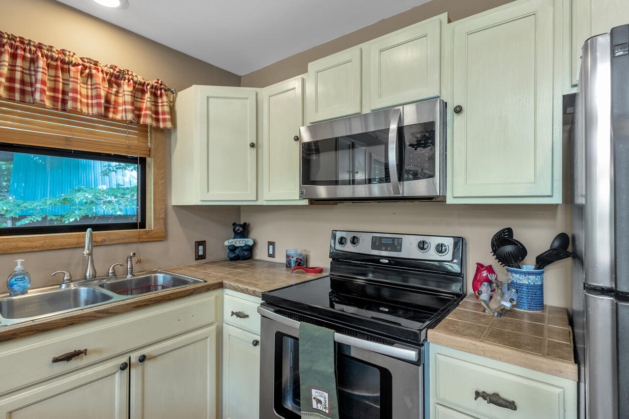 81 Harbor Drive Property Photo 13