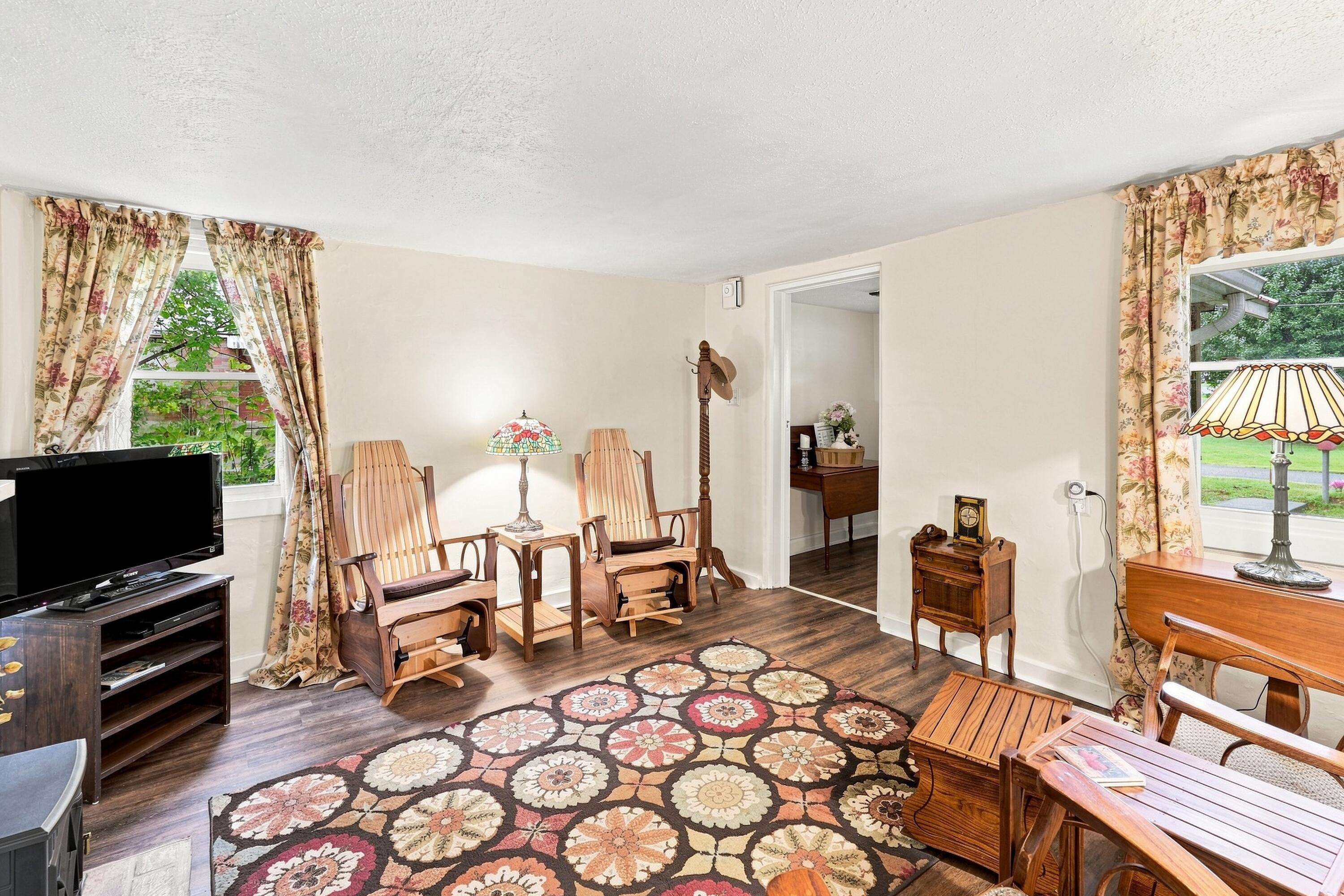 114 E Lion Drive Property Photo 4