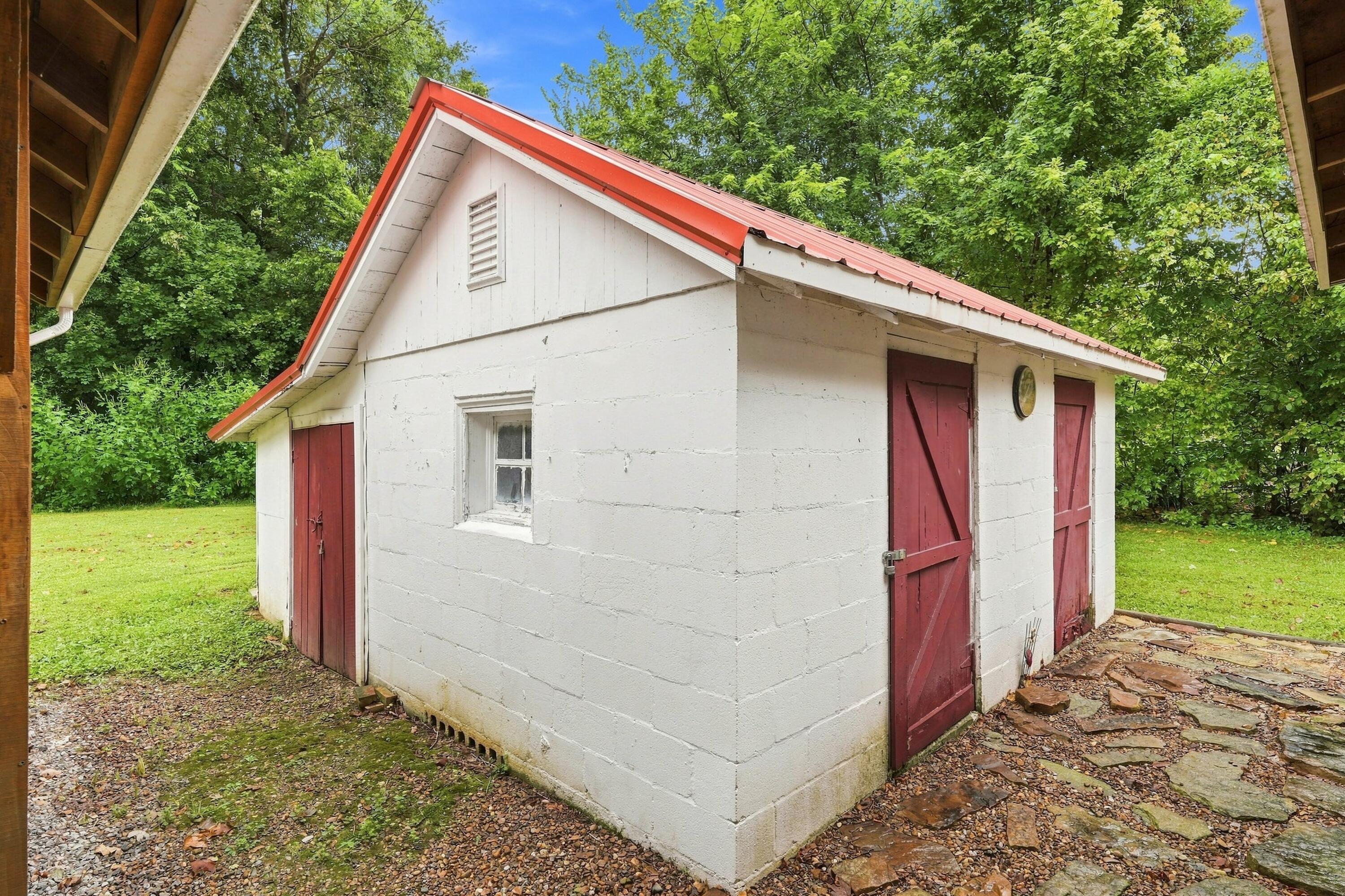 114 E Lion Drive Property Photo 27