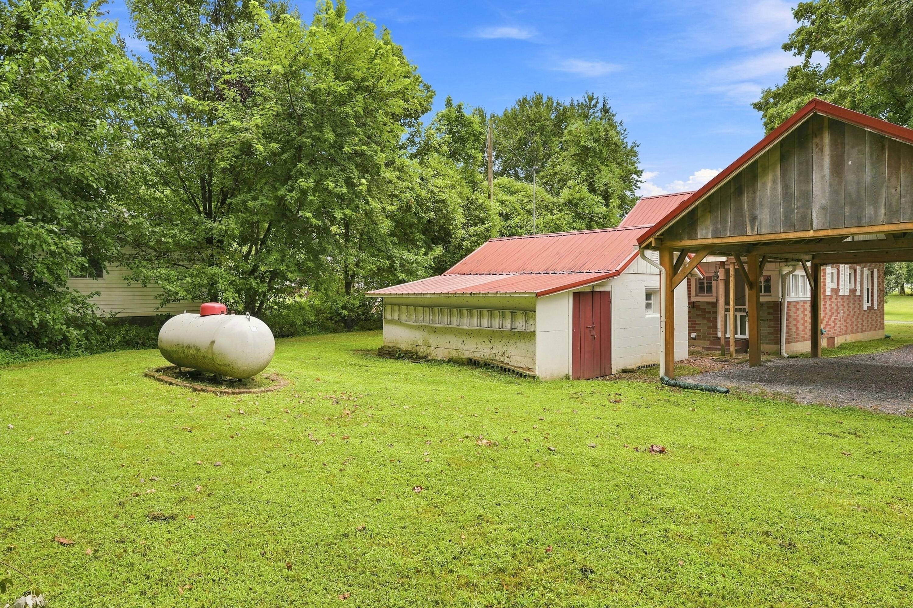 114 E Lion Drive Property Photo 28