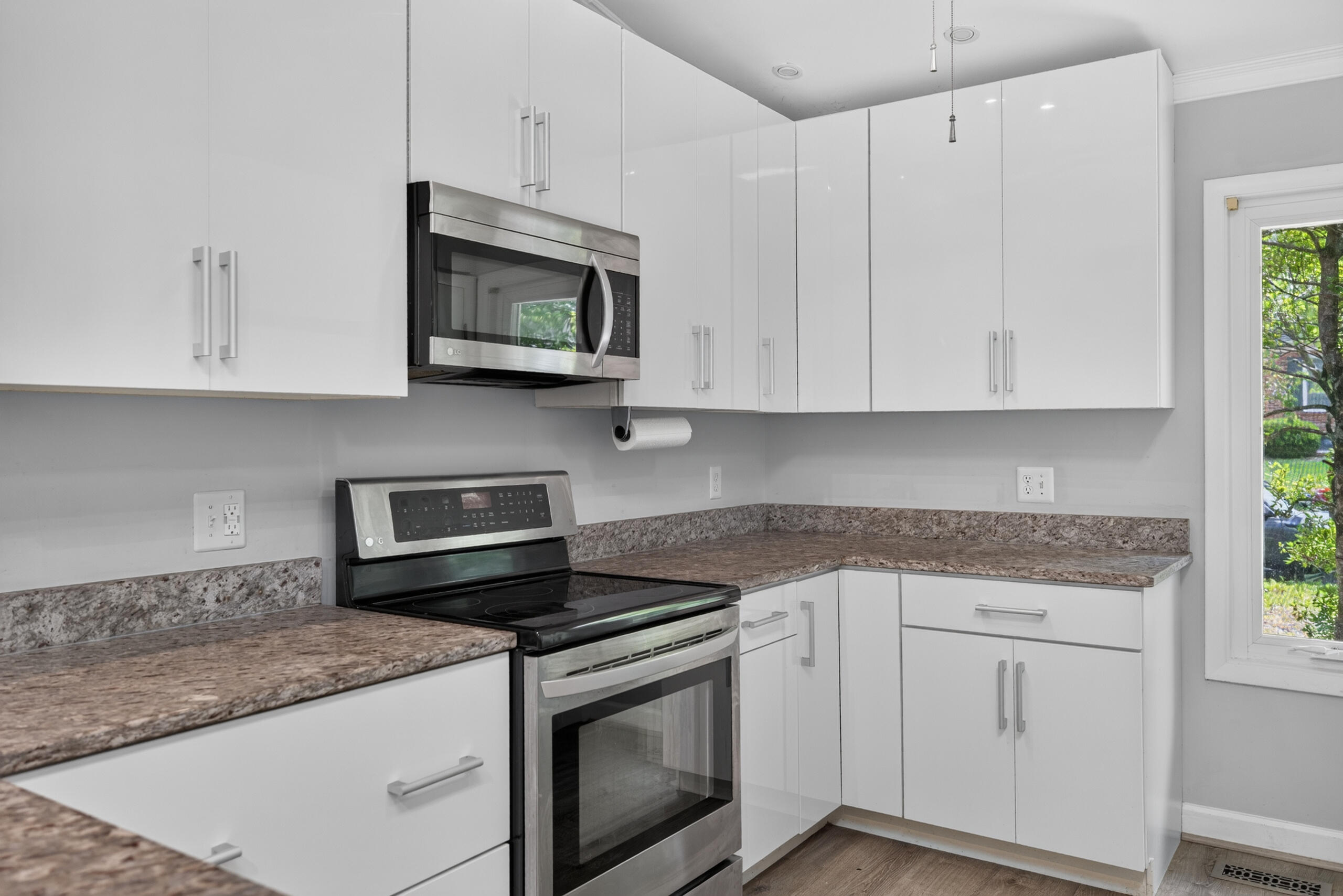 2957 Candlelight Way Property Photo 12