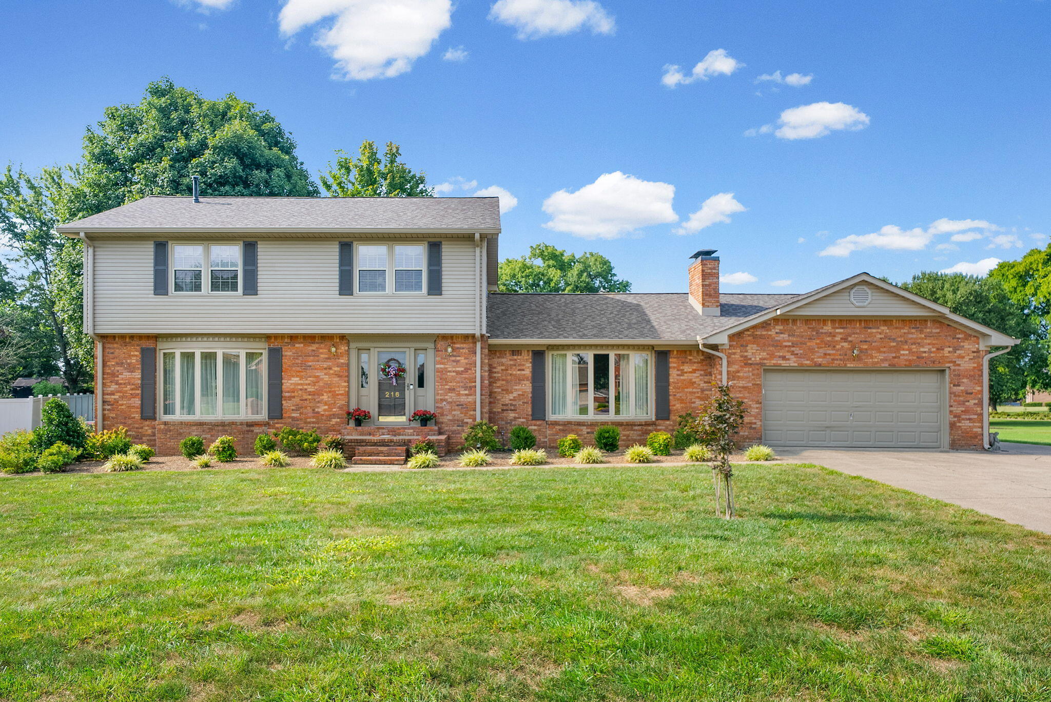 216 Par Place Property Photo 1