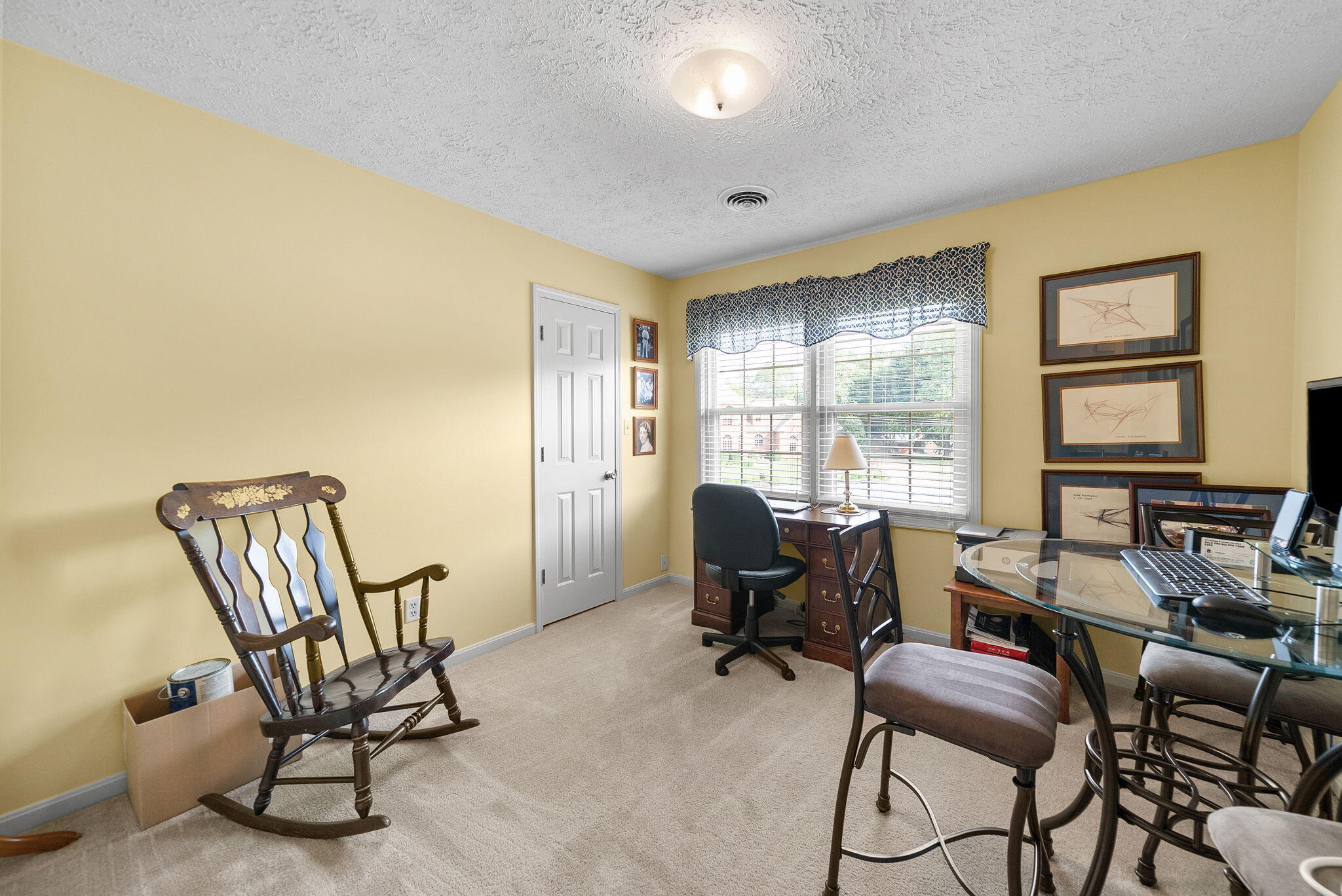 216 Par Place Property Photo 31